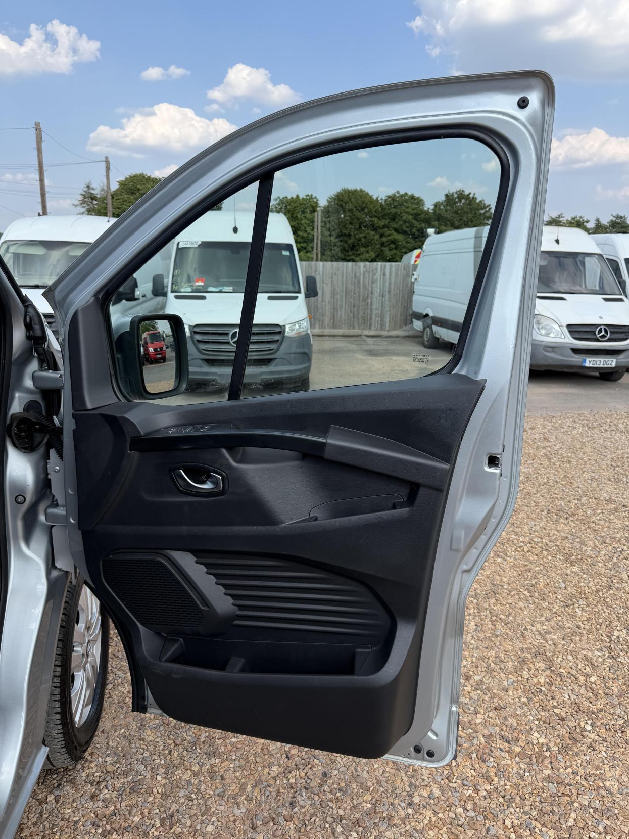 2023 Nissan Primastar 2.0 dCi 30 Tekna Crew Van Double Cab 6dr Diesel Manual L2 H1 Euro 6 (s/s) (110 ps) - Thumbnail 16