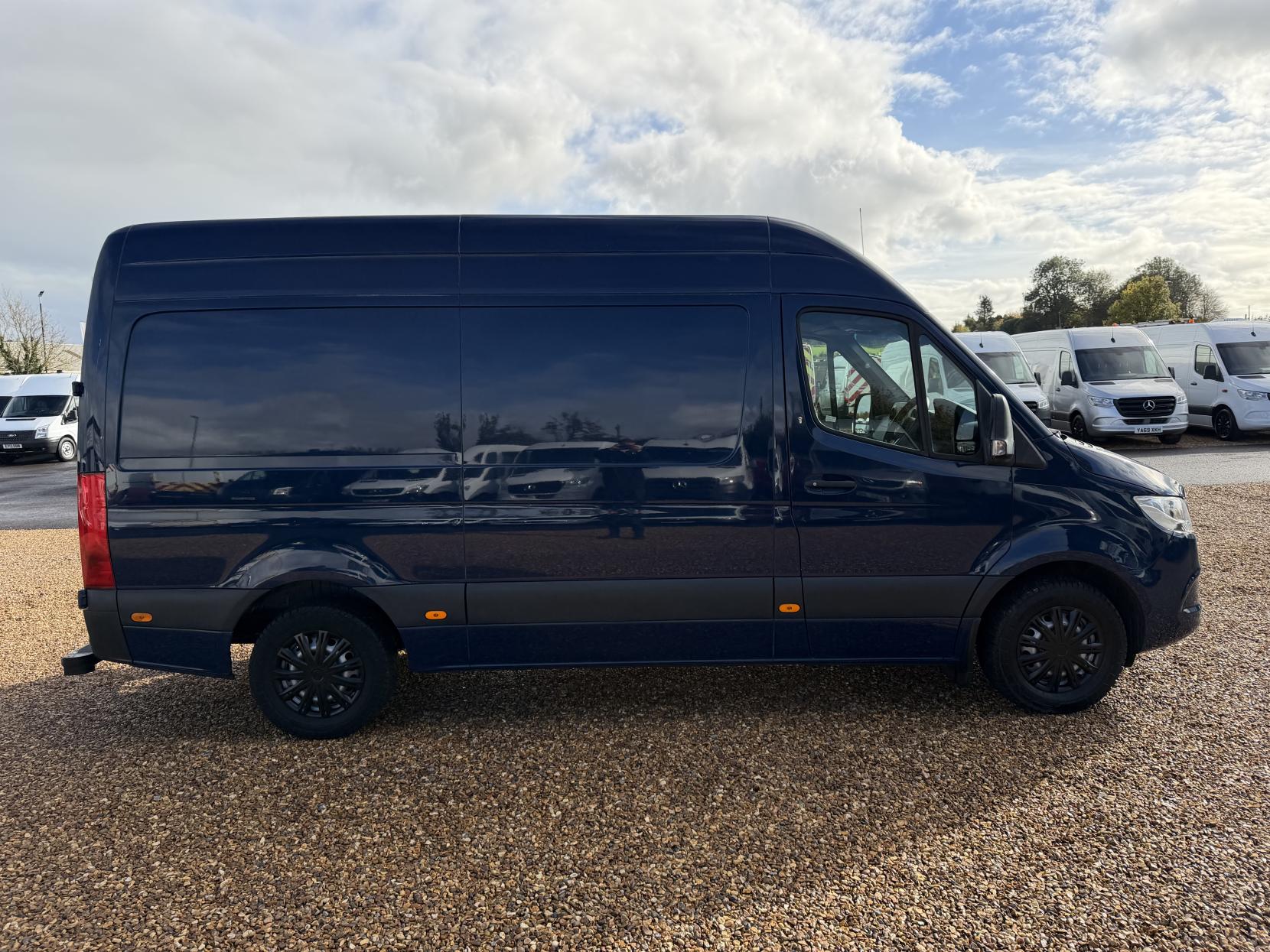 Mercedes-Benz Sprinter 2.1 316 CDI Panel Van 5dr Diesel Manual RWD L2 H2 Euro 6 (163 ps)