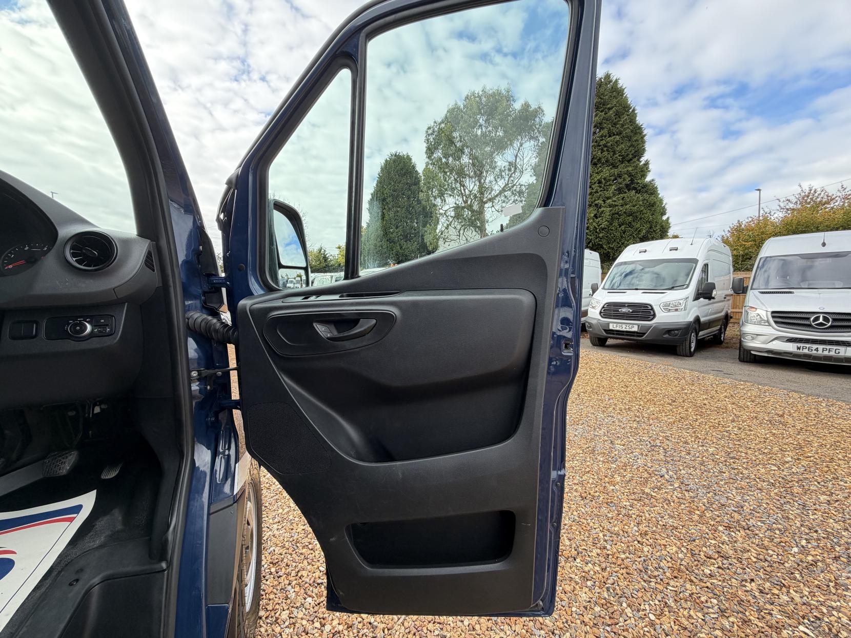 Mercedes-Benz Sprinter 2.1 316 CDI Panel Van 5dr Diesel Manual RWD L2 H2 Euro 6 (163 ps)