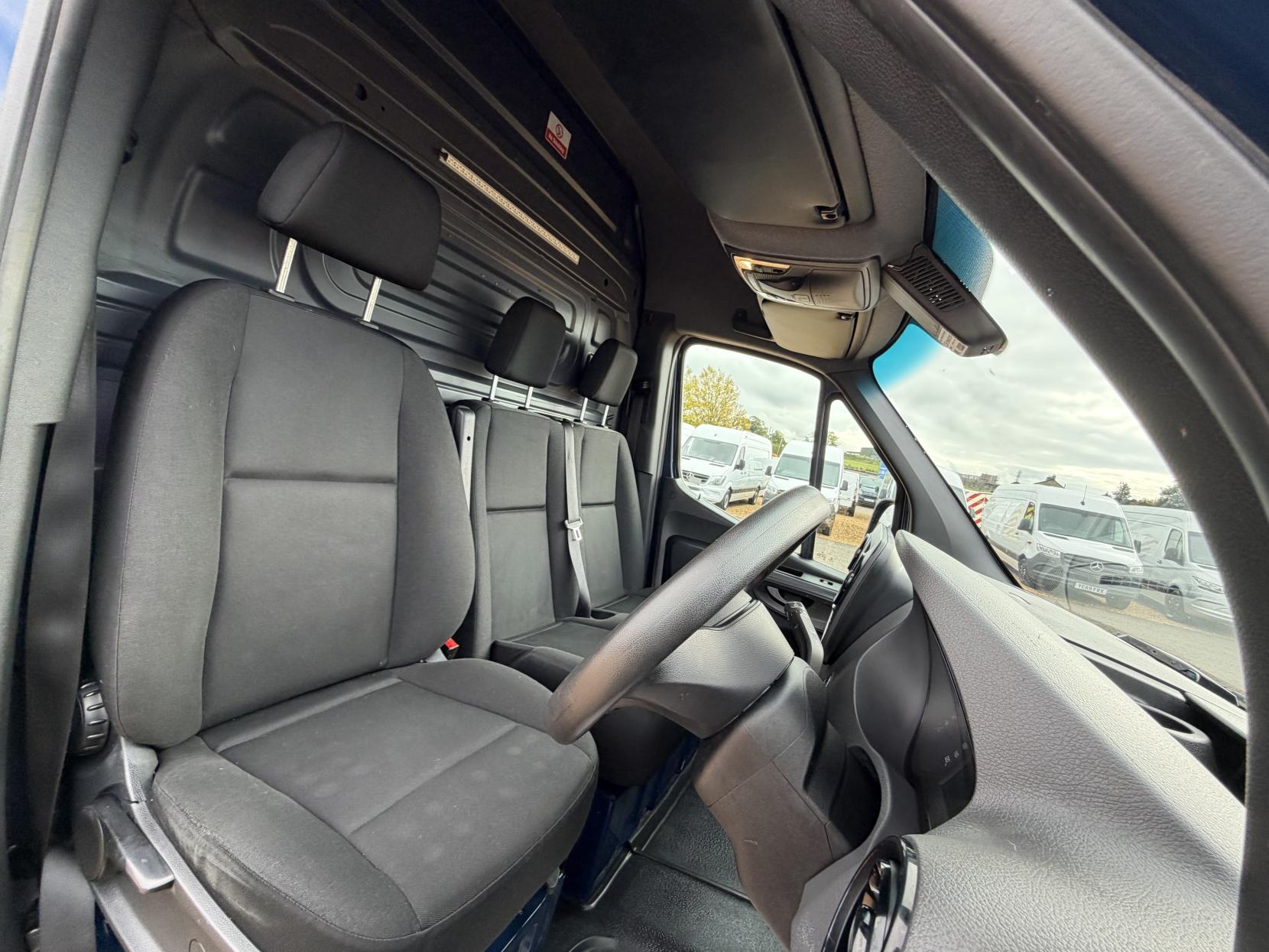 Mercedes-Benz Sprinter 2.1 316 CDI Panel Van 5dr Diesel Manual RWD L2 H2 Euro 6 (163 ps)
