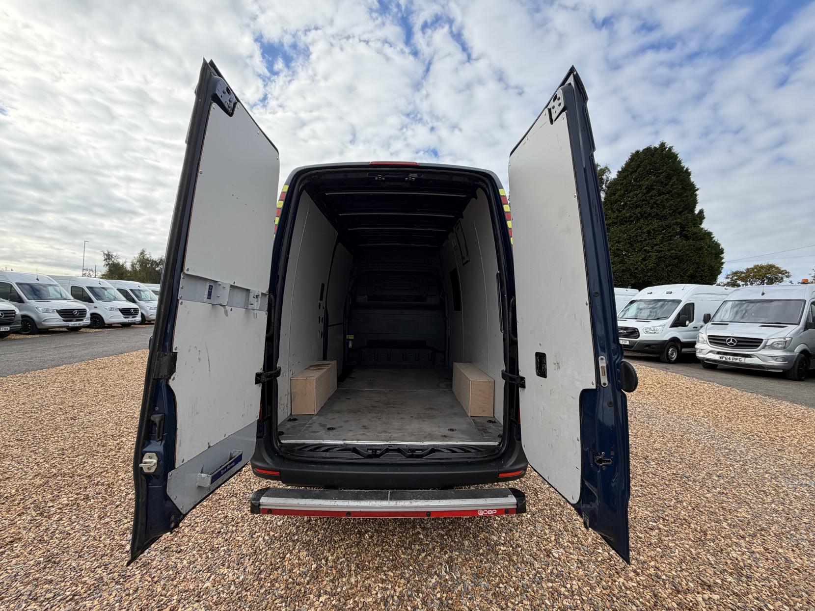 Mercedes-Benz Sprinter 2.1 316 CDI Panel Van 5dr Diesel Manual RWD L2 H2 Euro 6 (163 ps)