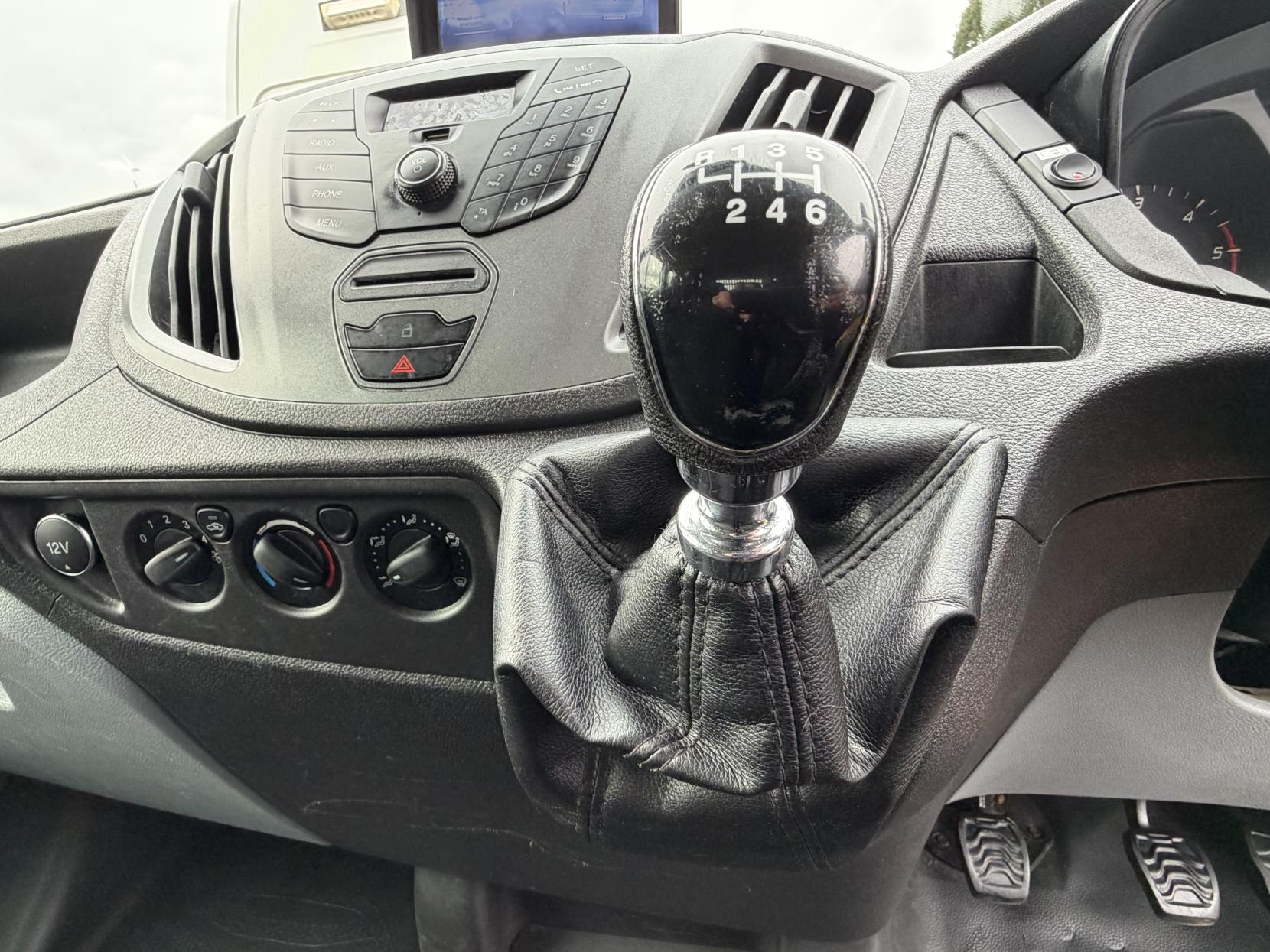 Ford Transit 2.2 TDCi 350 Chassis Double Cab 4dr Diesel Manual RWD L3 H1 Euro 5 (DRW) (100 ps)