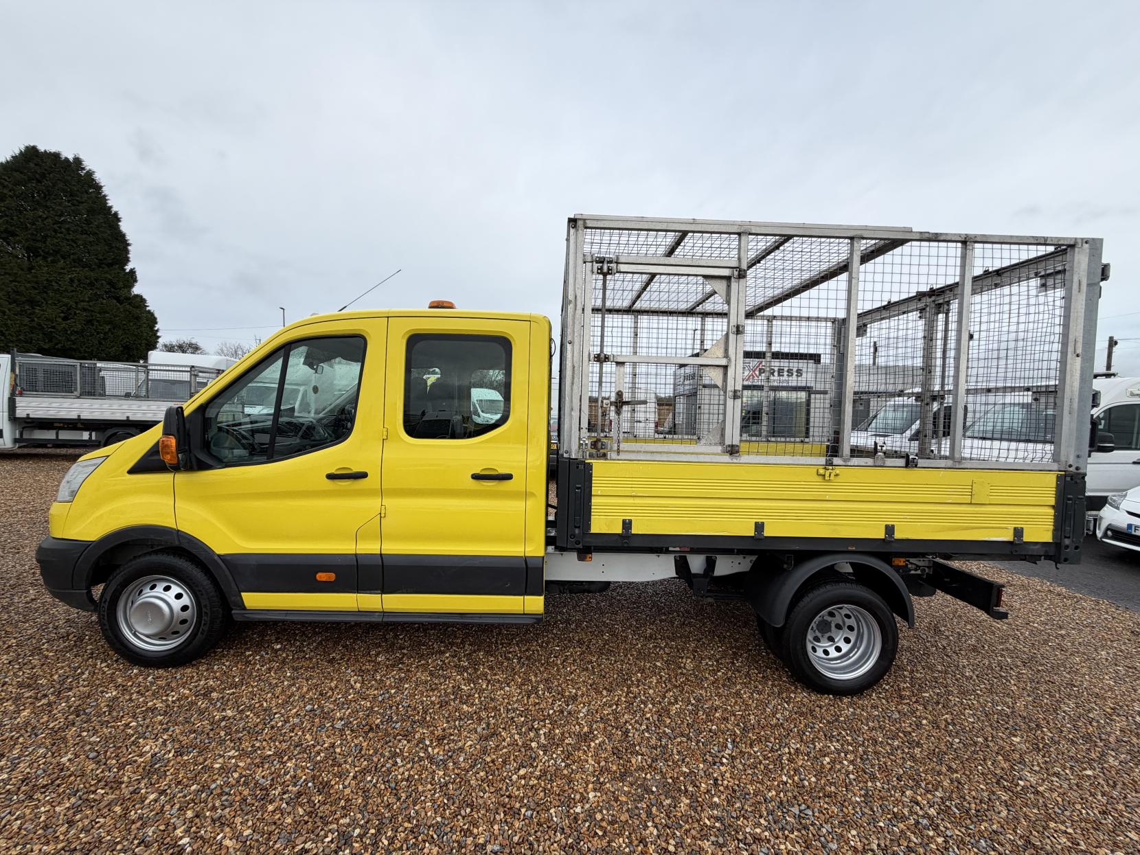 Ford Transit 2.2 TDCi 350 Chassis Double Cab 4dr Diesel Manual RWD L3 H1 Euro 5 (DRW) (100 ps)