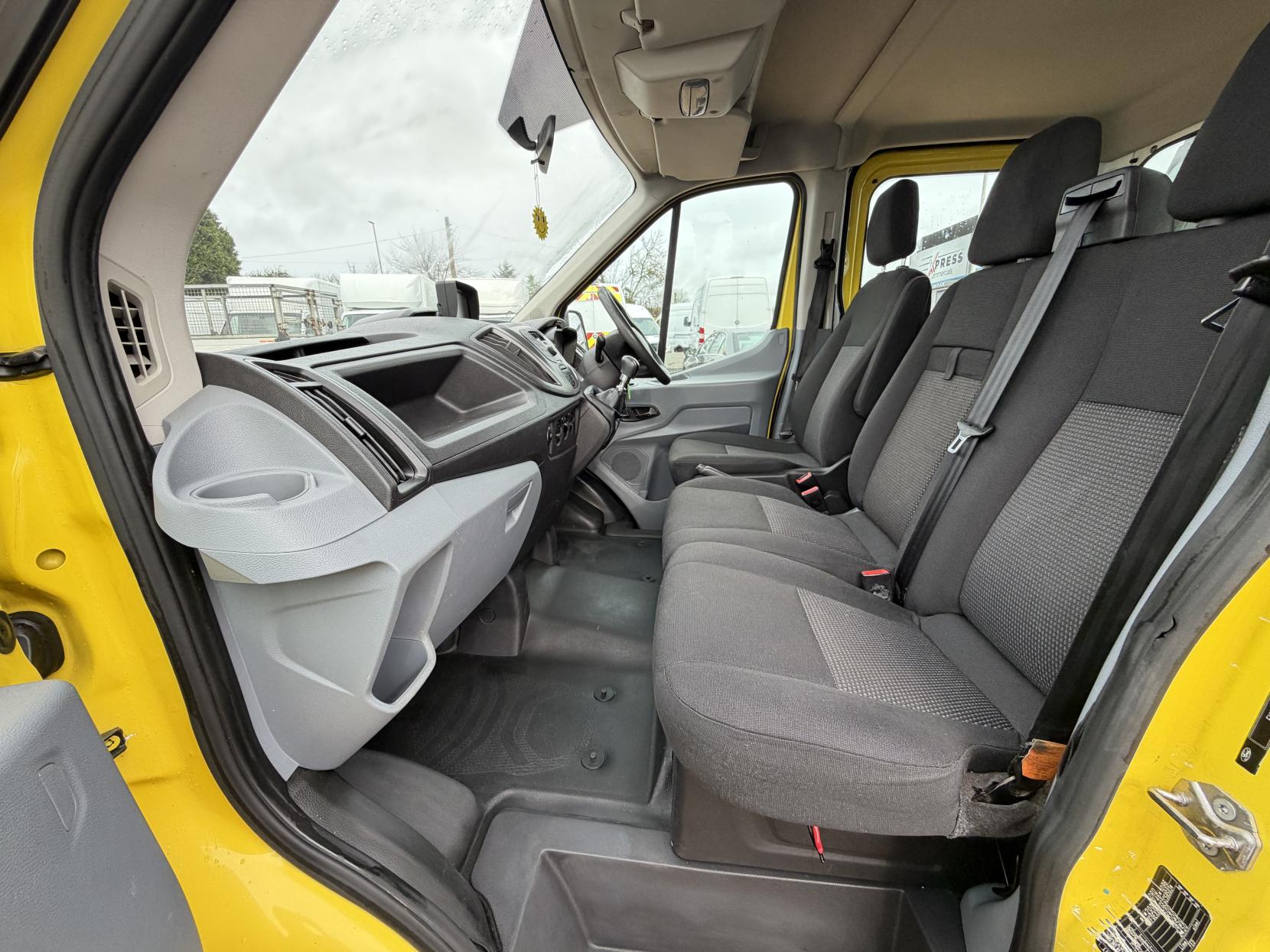 Ford Transit 2.2 TDCi 350 Chassis Double Cab 4dr Diesel Manual RWD L3 H1 Euro 5 (DRW) (100 ps)