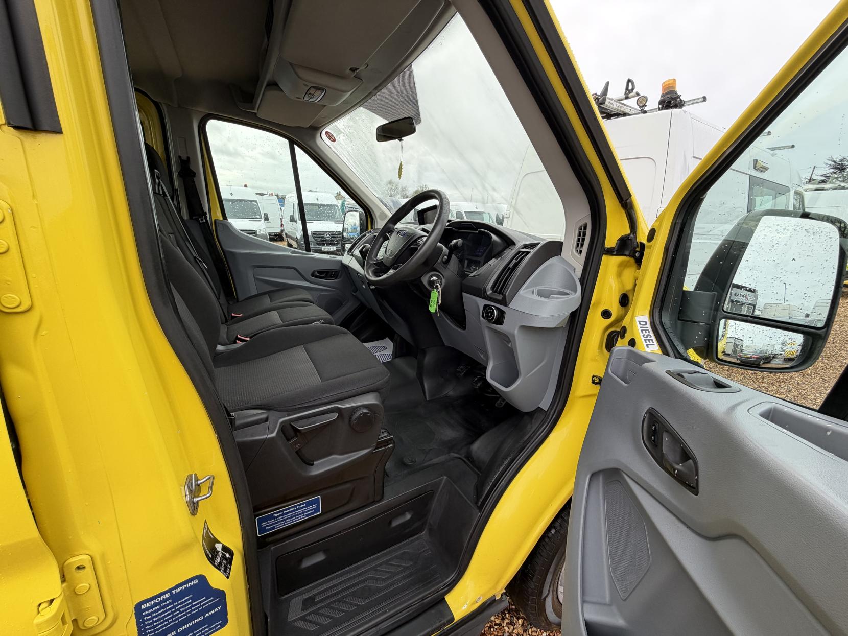 Ford Transit 2.2 TDCi 350 Chassis Double Cab 4dr Diesel Manual RWD L3 H1 Euro 5 (DRW) (100 ps)