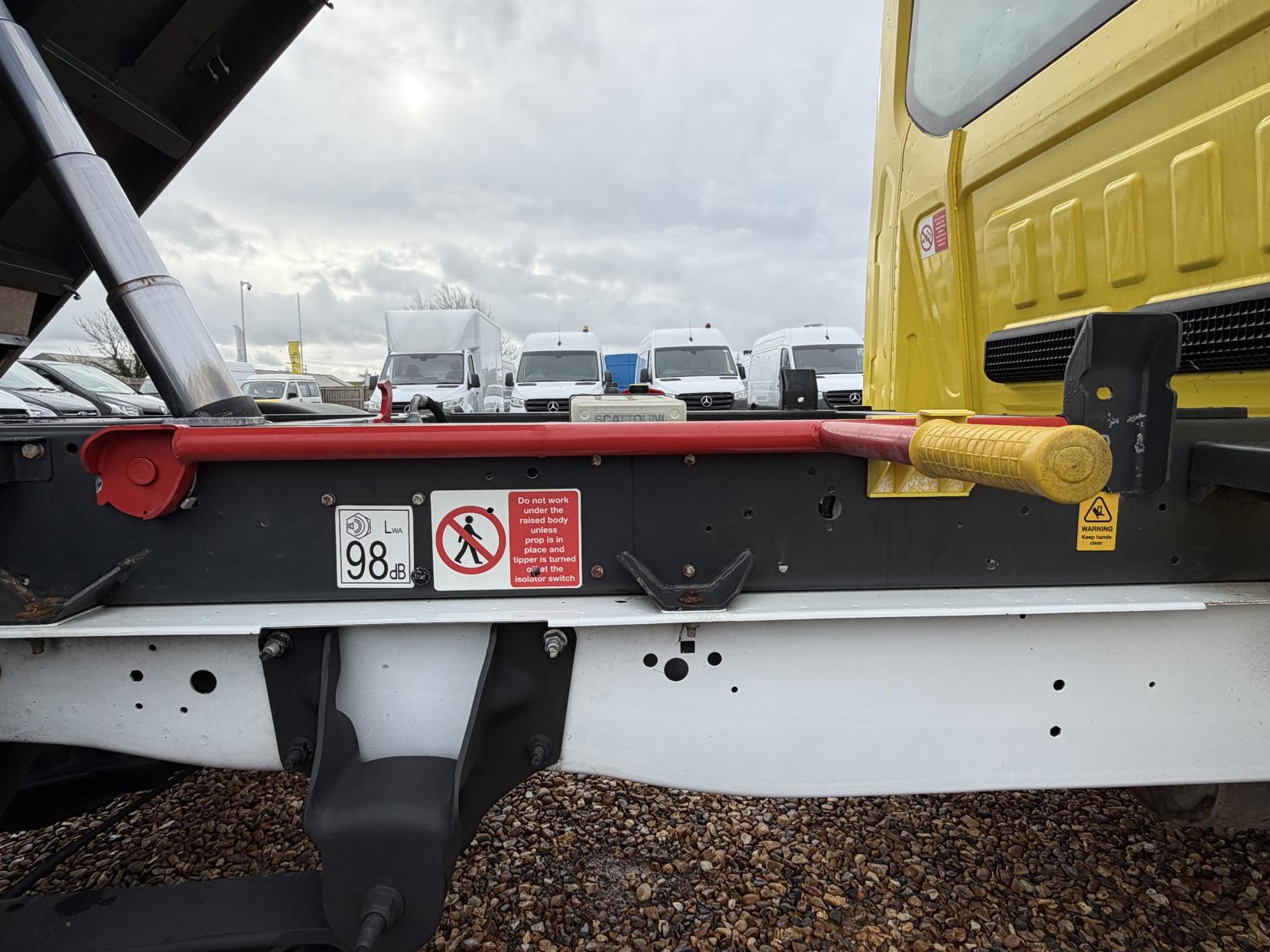 Ford Transit 2.2 TDCi 350 Chassis Double Cab 4dr Diesel Manual RWD L3 H1 Euro 5 (DRW) (100 ps)