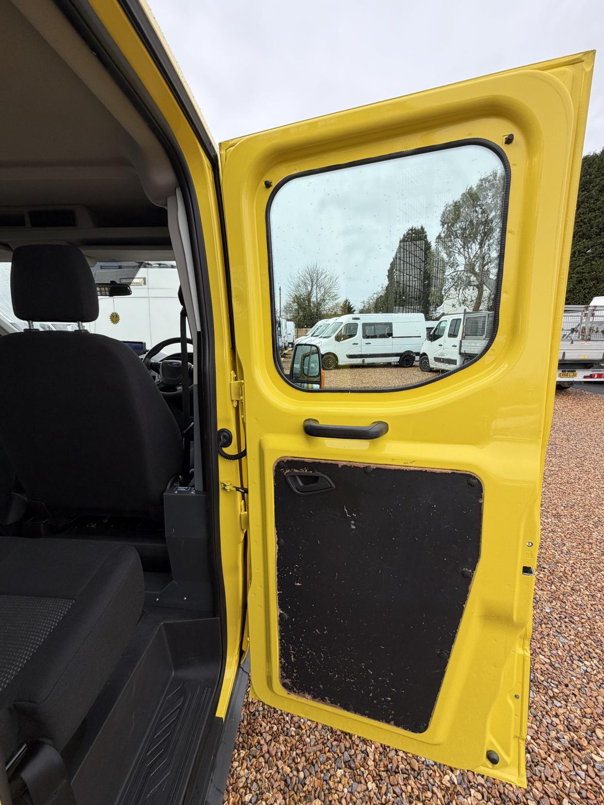 Ford Transit 2.2 TDCi 350 Chassis Double Cab 4dr Diesel Manual RWD L3 H1 Euro 5 (DRW) (100 ps)