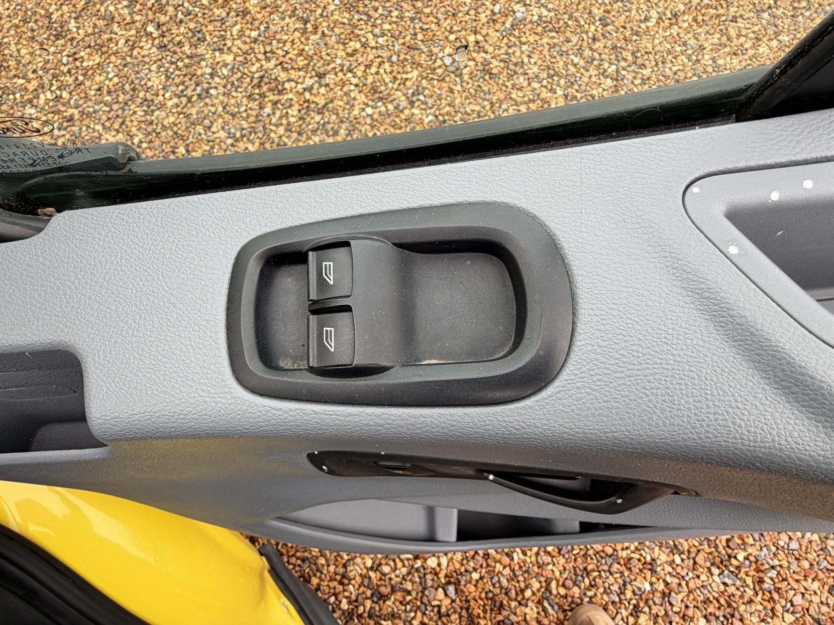 Ford Transit 2.2 TDCi 350 Chassis Double Cab 4dr Diesel Manual RWD L3 H1 Euro 5 (DRW) (100 ps)