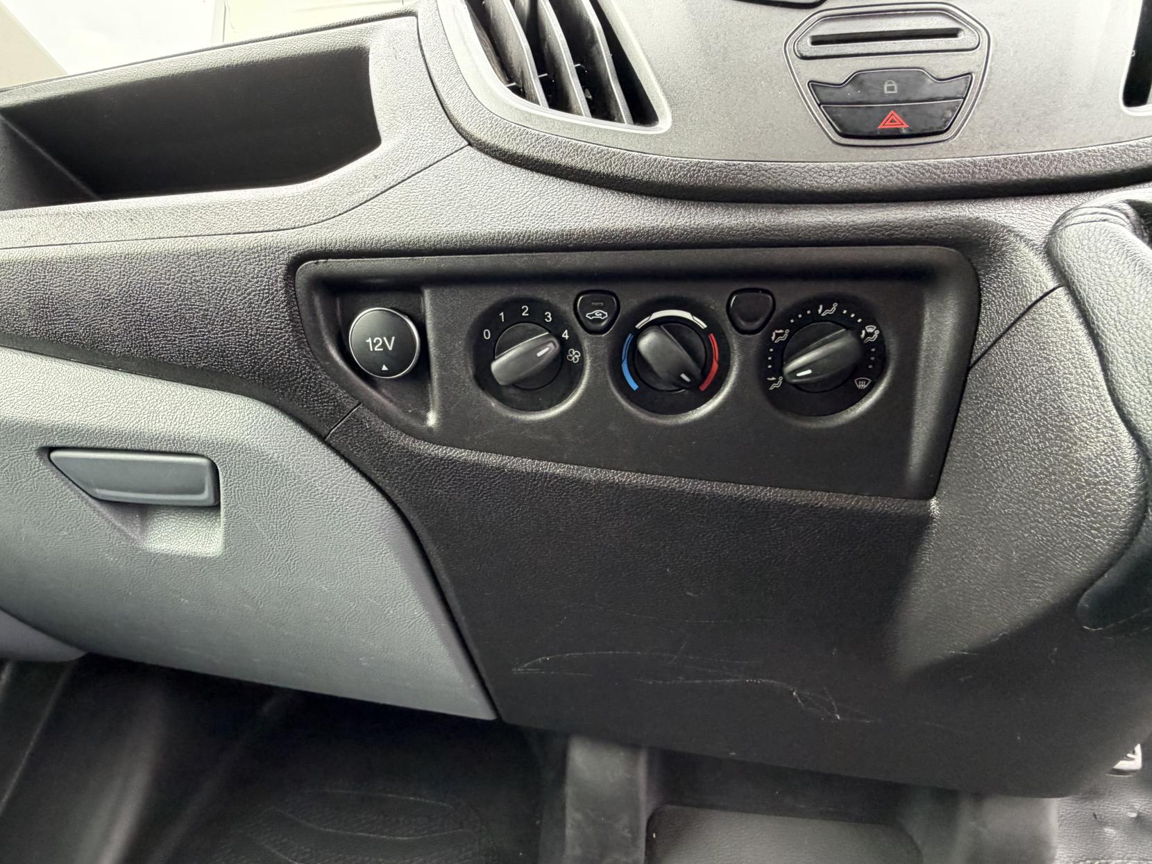 Ford Transit 2.2 TDCi 350 Chassis Double Cab 4dr Diesel Manual RWD L3 H1 Euro 5 (DRW) (100 ps)