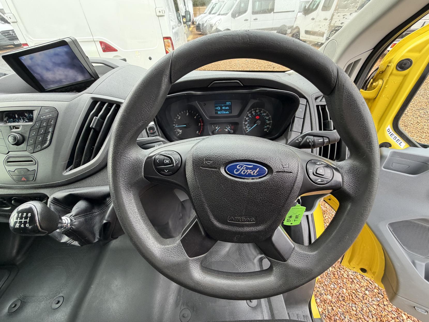 Ford Transit 2.2 TDCi 350 Chassis Double Cab 4dr Diesel Manual RWD L3 H1 Euro 5 (DRW) (100 ps)