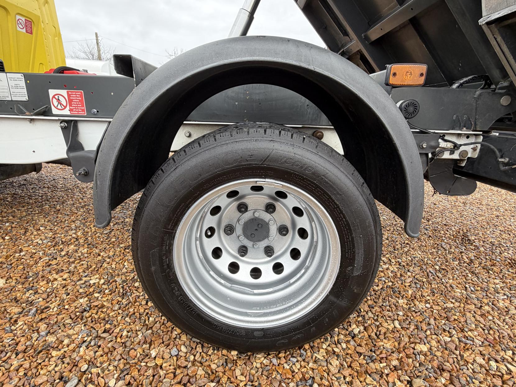 Ford Transit 2.2 TDCi 350 Chassis Double Cab 4dr Diesel Manual RWD L3 H1 Euro 5 (DRW) (100 ps)