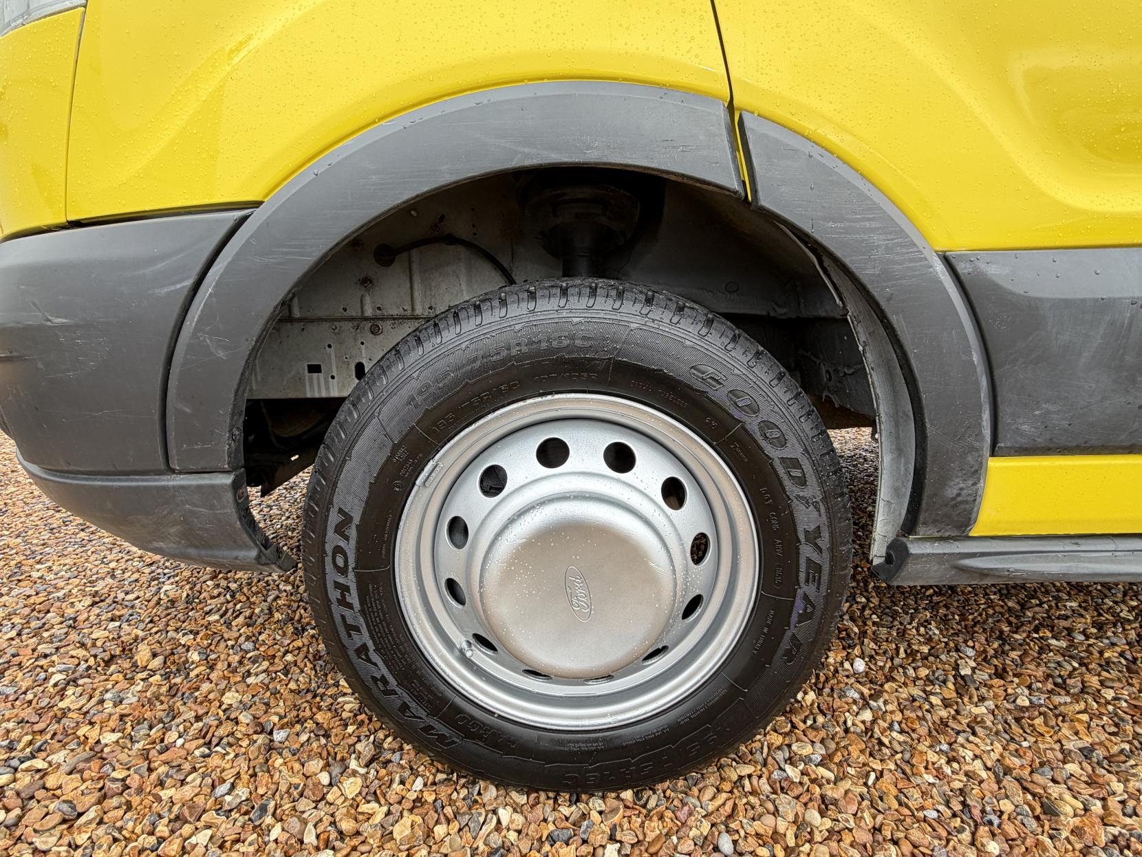 Ford Transit 2.2 TDCi 350 Chassis Double Cab 4dr Diesel Manual RWD L3 H1 Euro 5 (DRW) (100 ps)