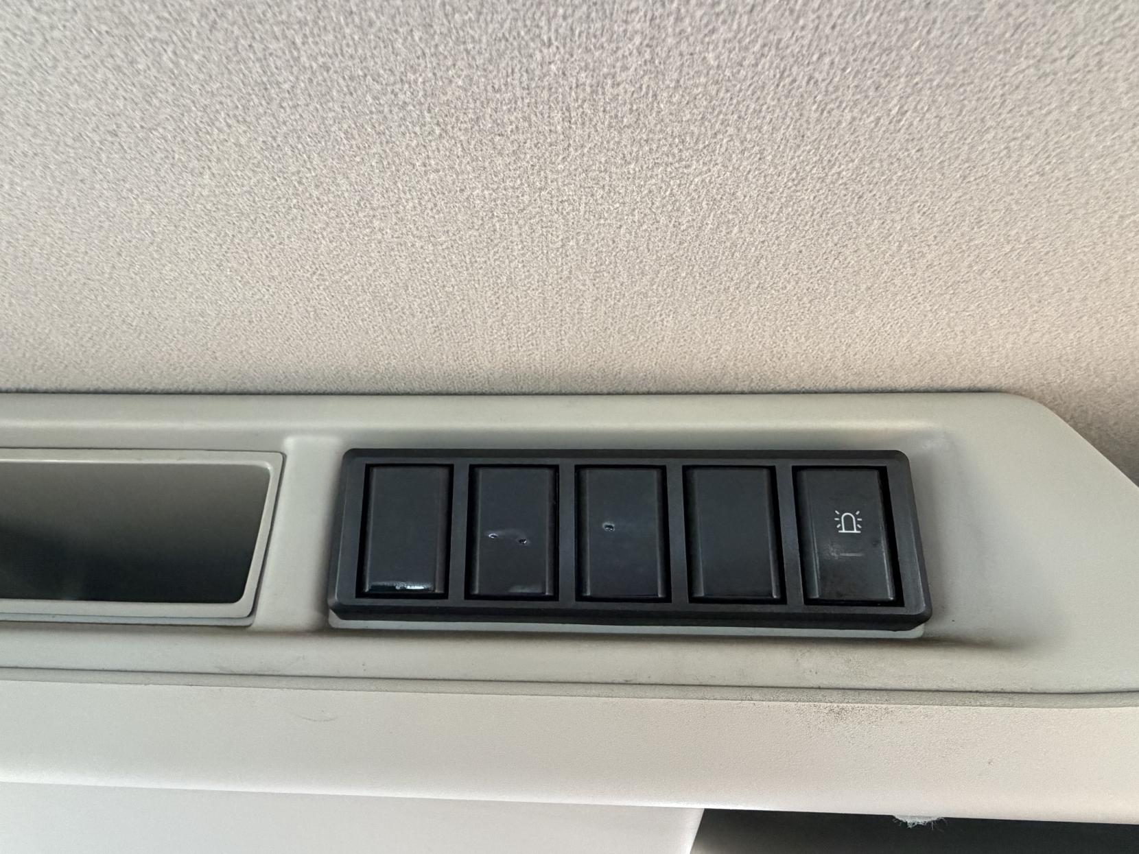 Ford Transit 2.2 TDCi 350 Chassis Double Cab 4dr Diesel Manual RWD L3 H1 Euro 5 (DRW) (100 ps)