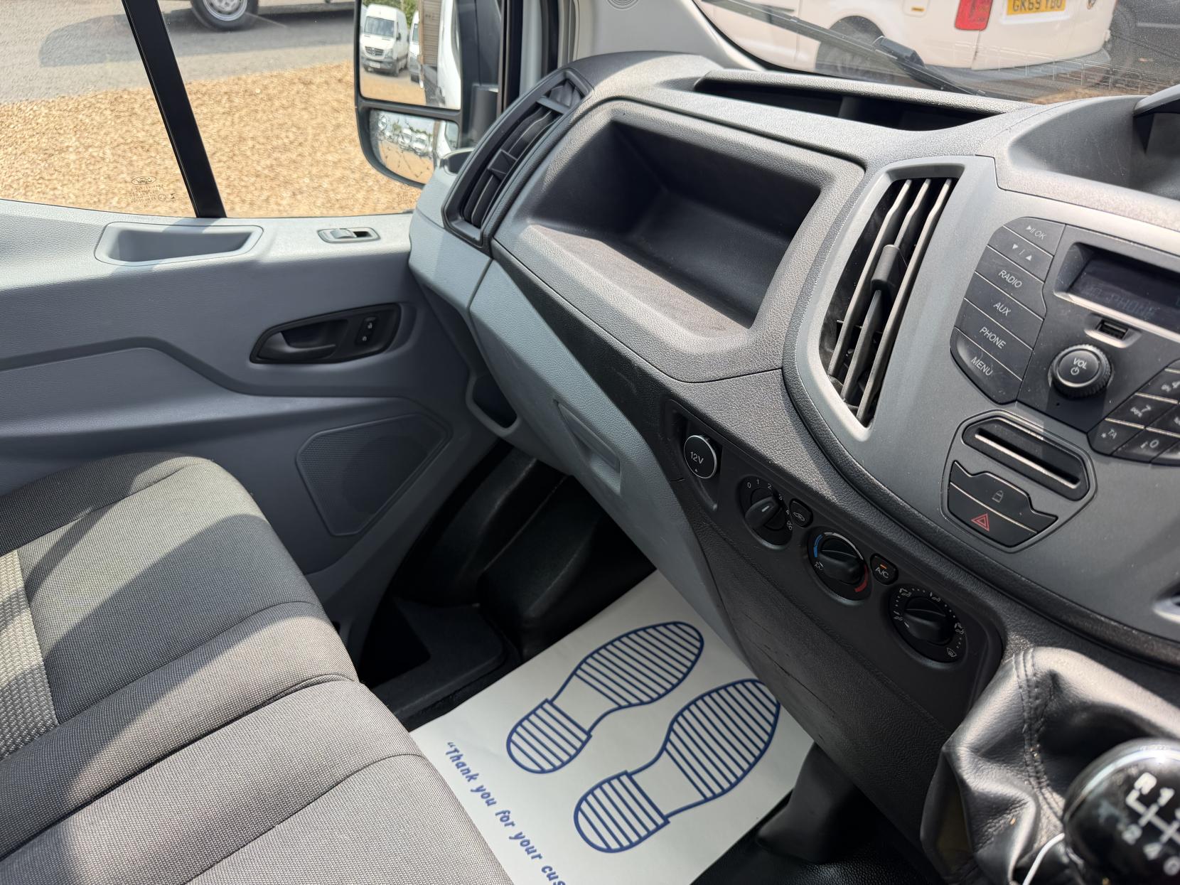2017 Ford Transit 2.2 TDCi 350 Chassis Cab 2dr Diesel Manual RWD L3 H1 Euro 5 (DRW) (100 ps) - Thumbnail 44