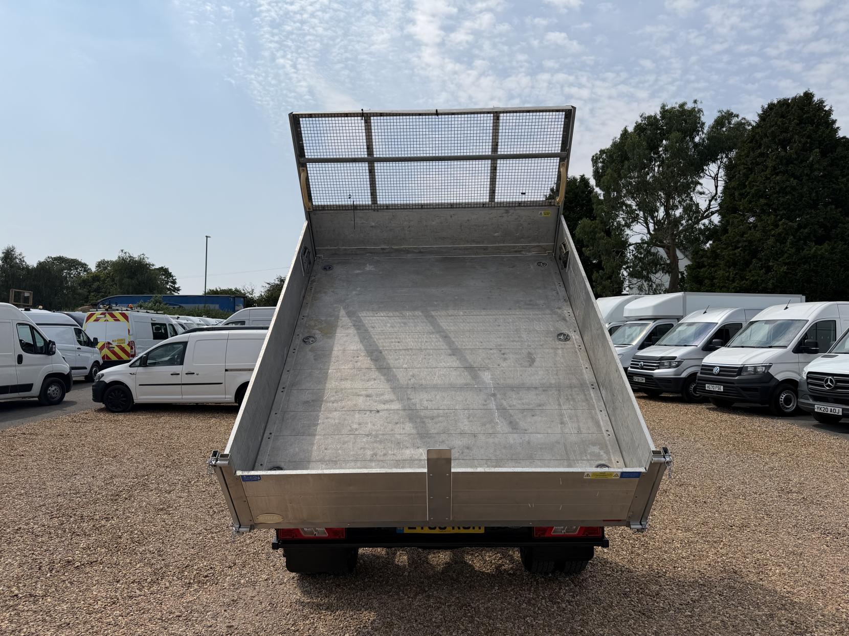 2017 Ford Transit 2.2 TDCi 350 Chassis Cab 2dr Diesel Manual RWD L3 H1 Euro 5 (DRW) (100 ps) - Thumbnail 10