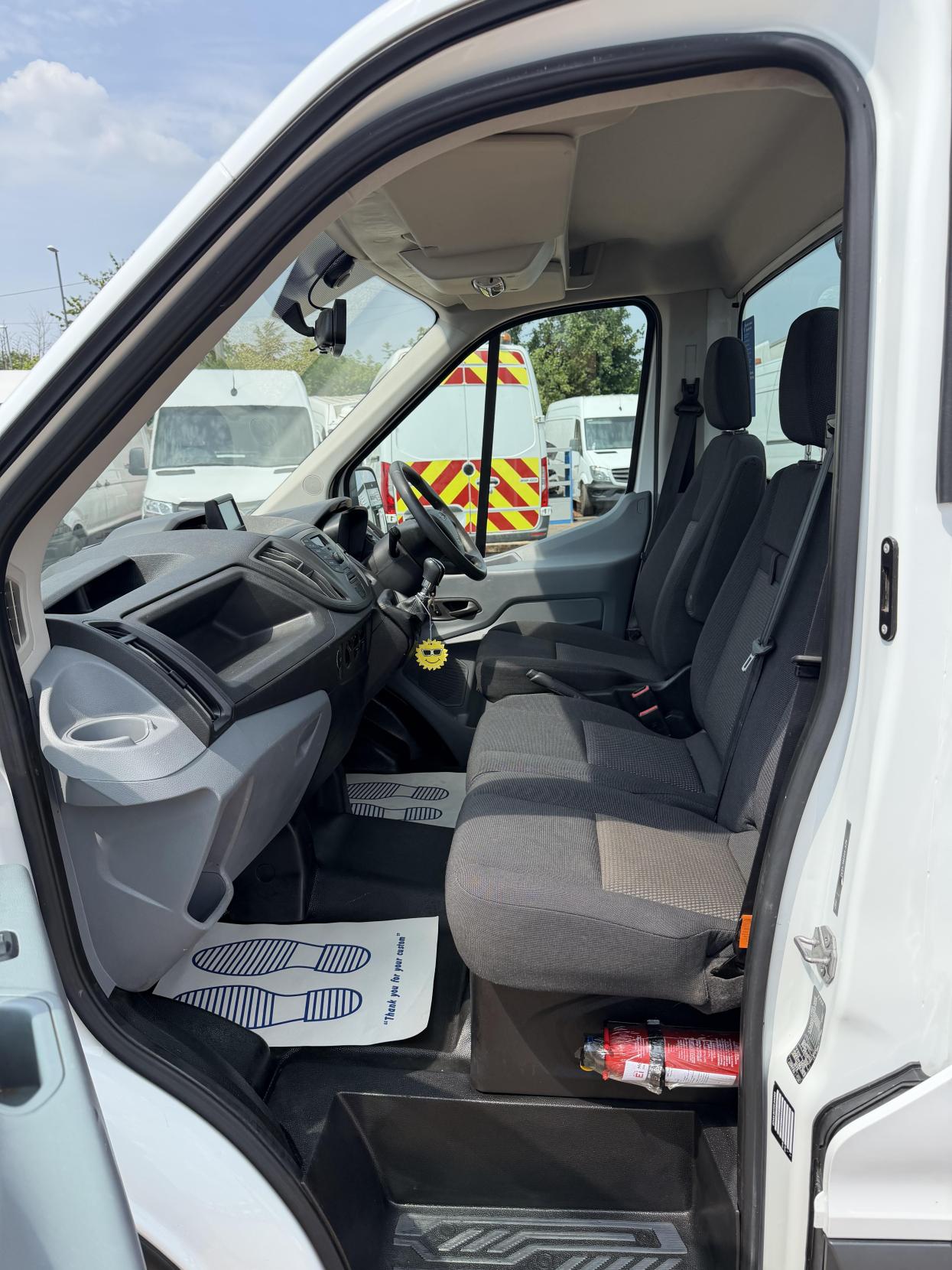 2017 Ford Transit 2.2 TDCi 350 Chassis Cab 2dr Diesel Manual RWD L3 H1 Euro 5 (DRW) (100 ps) - Thumbnail 19