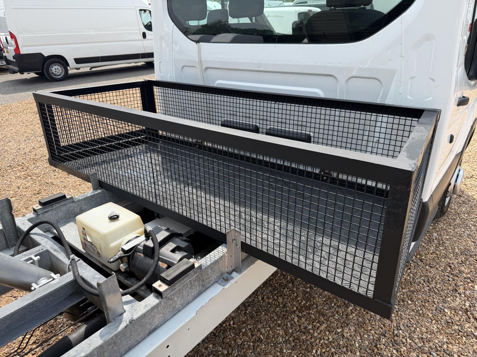 2017 Ford Transit 2.2 TDCi 350 Chassis Cab 2dr Diesel Manual RWD L3 H1 Euro 5 (DRW) (100 ps) - Thumbnail 31