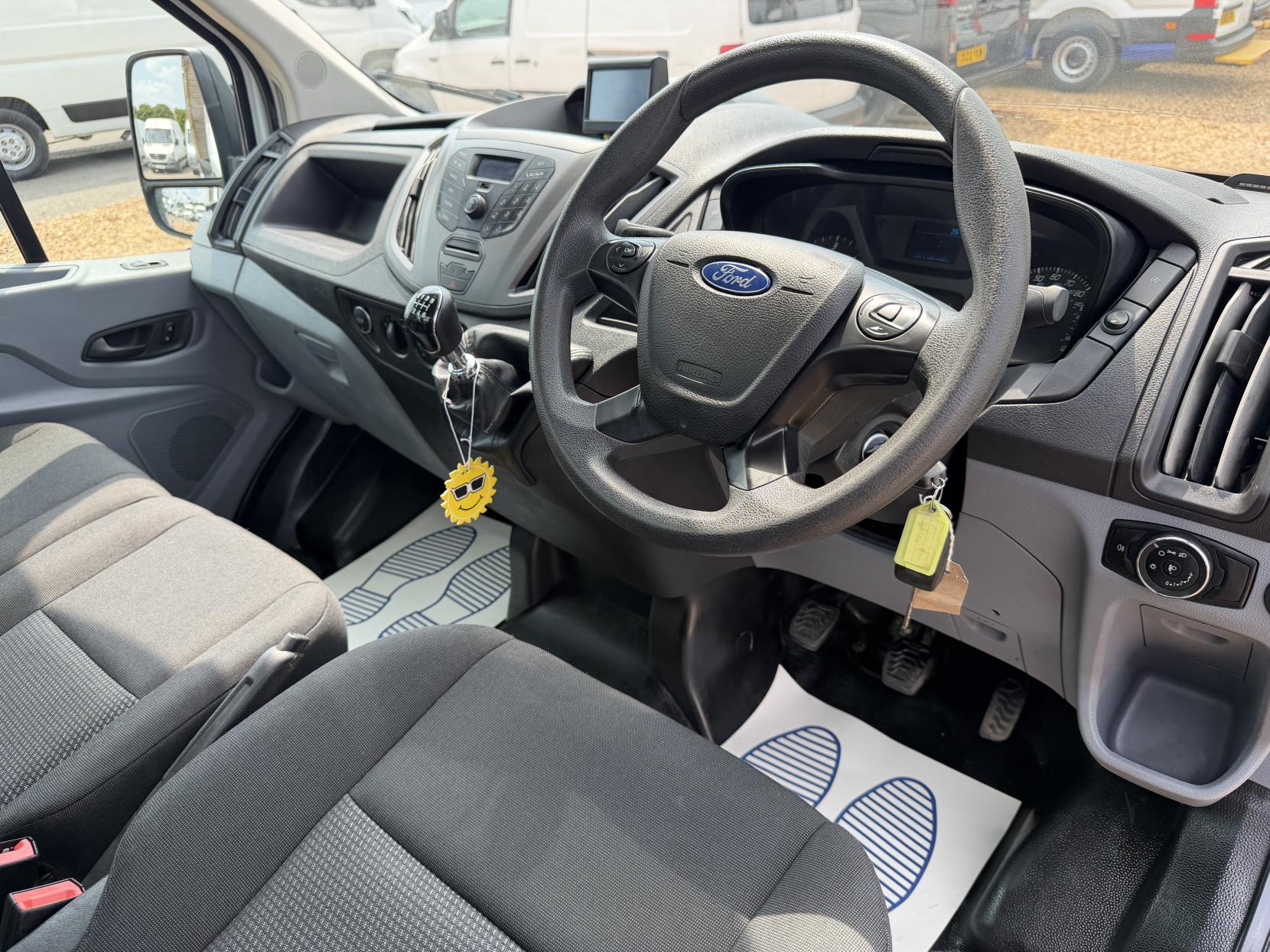 2017 Ford Transit 2.2 TDCi 350 Chassis Cab 2dr Diesel Manual RWD L3 H1 Euro 5 (DRW) (100 ps) - Thumbnail 2