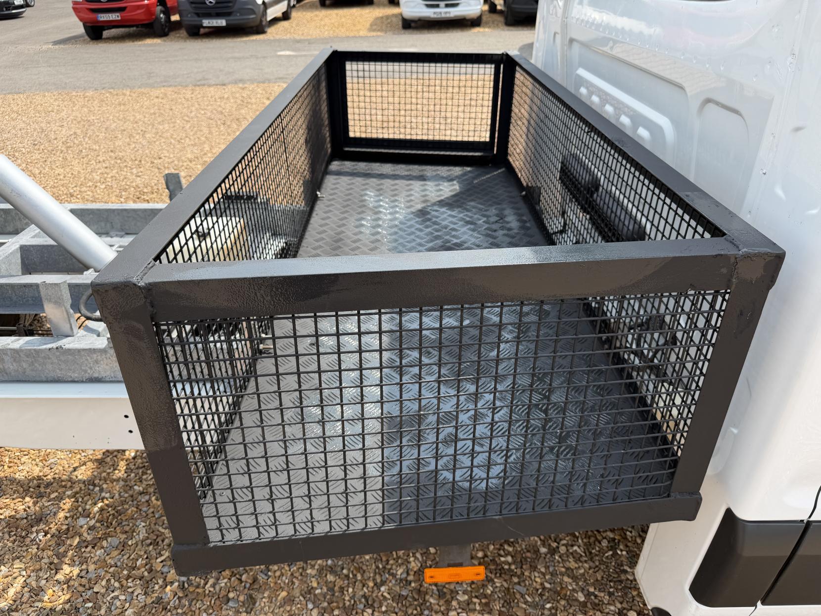 2017 Ford Transit 2.2 TDCi 350 Chassis Cab 2dr Diesel Manual RWD L3 H1 Euro 5 (DRW) (100 ps) - Thumbnail 32