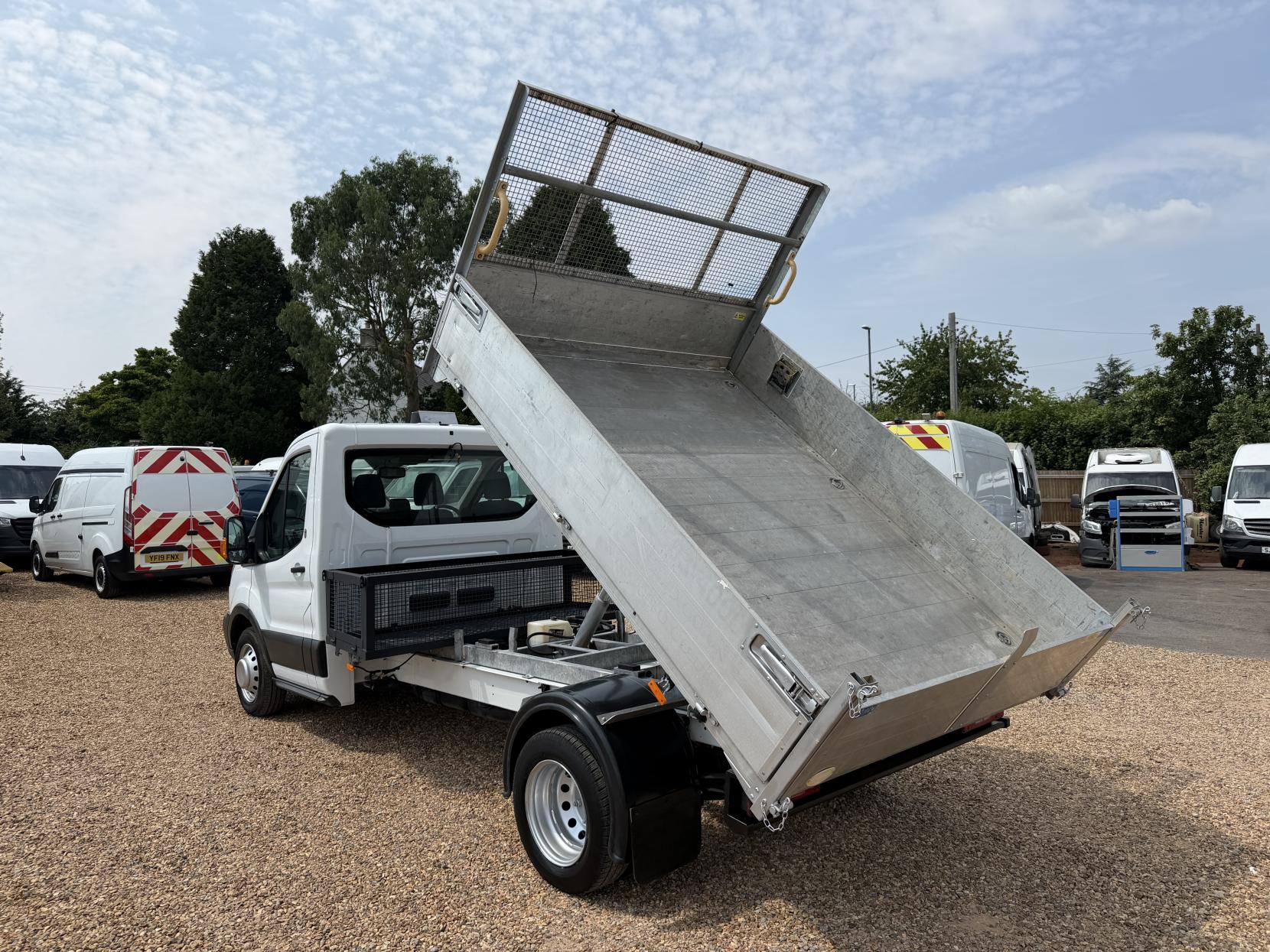 2017 Ford Transit 2.2 TDCi 350 Chassis Cab 2dr Diesel Manual RWD L3 H1 Euro 5 (DRW) (100 ps) - Thumbnail 9