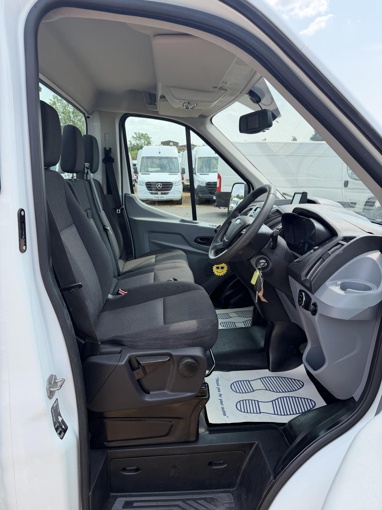 2017 Ford Transit 2.2 TDCi 350 Chassis Cab 2dr Diesel Manual RWD L3 H1 Euro 5 (DRW) (100 ps) - Thumbnail 18