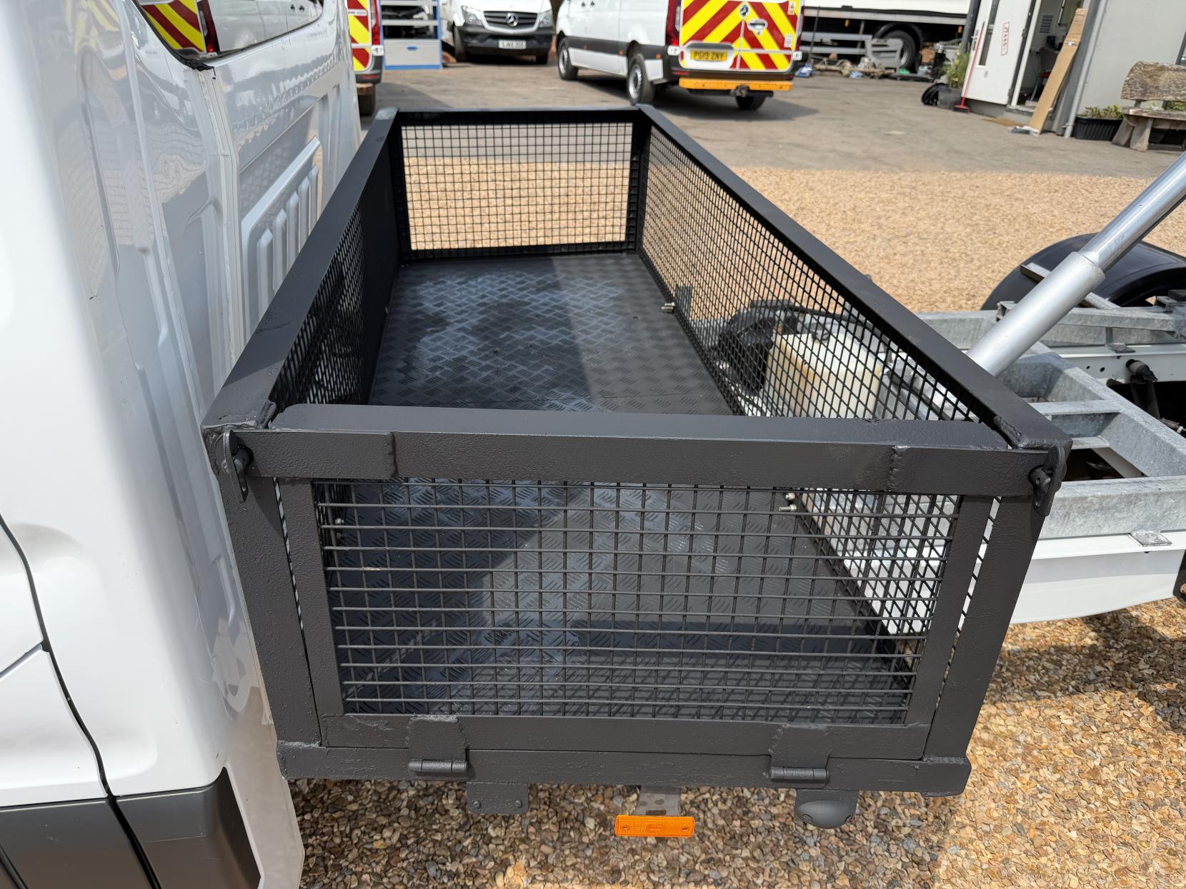 2017 Ford Transit 2.2 TDCi 350 Chassis Cab 2dr Diesel Manual RWD L3 H1 Euro 5 (DRW) (100 ps) - Thumbnail 21