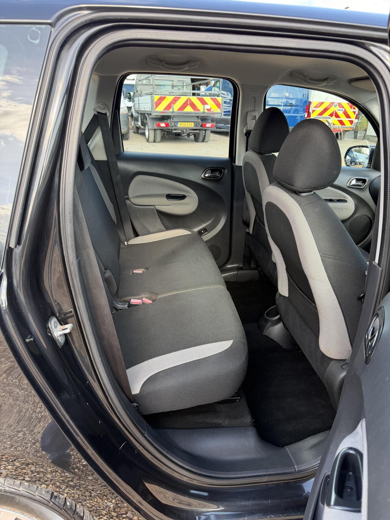 2010 Citroen C3 Picasso 1.6 HDi Airdream + MPV 5dr Diesel Manual Euro 5 (90 ps) - Thumbnail 32