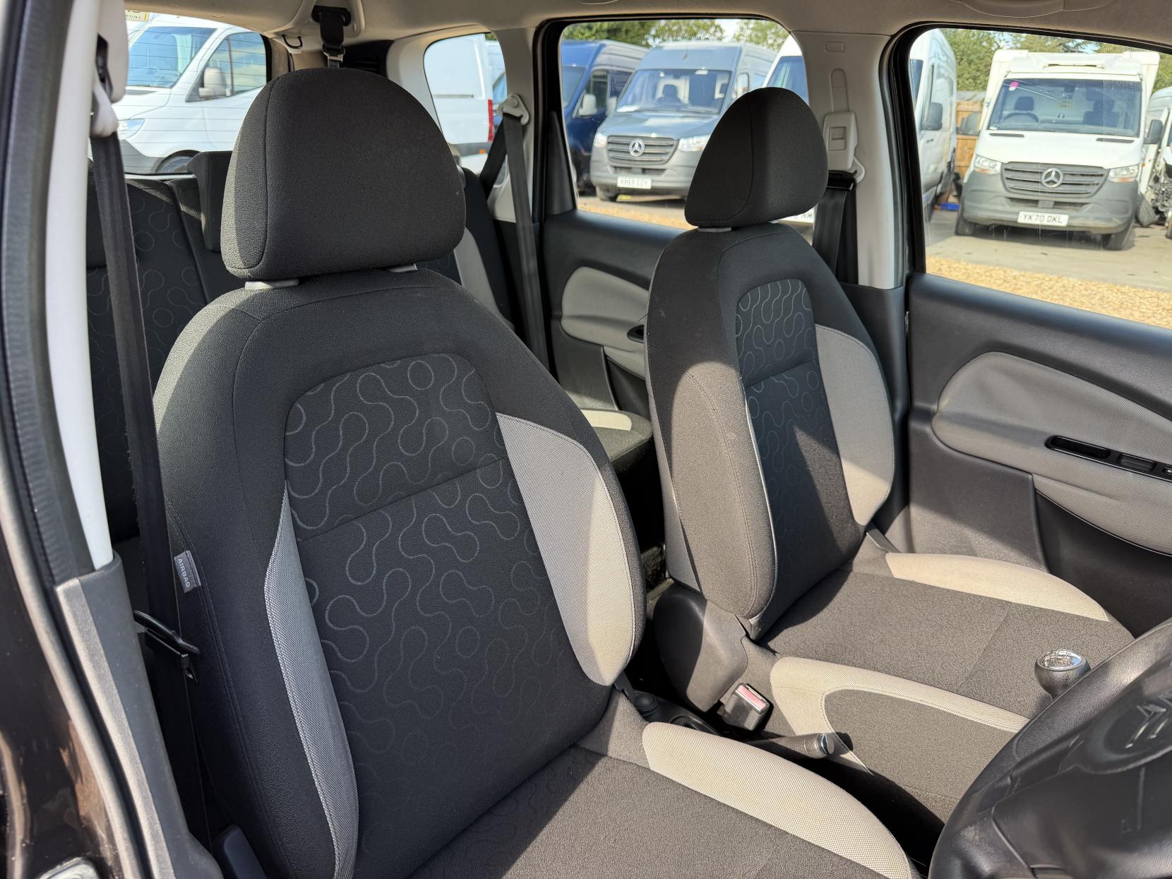 2010 Citroen C3 Picasso 1.6 HDi Airdream + MPV 5dr Diesel Manual Euro 5 (90 ps) - Thumbnail 16