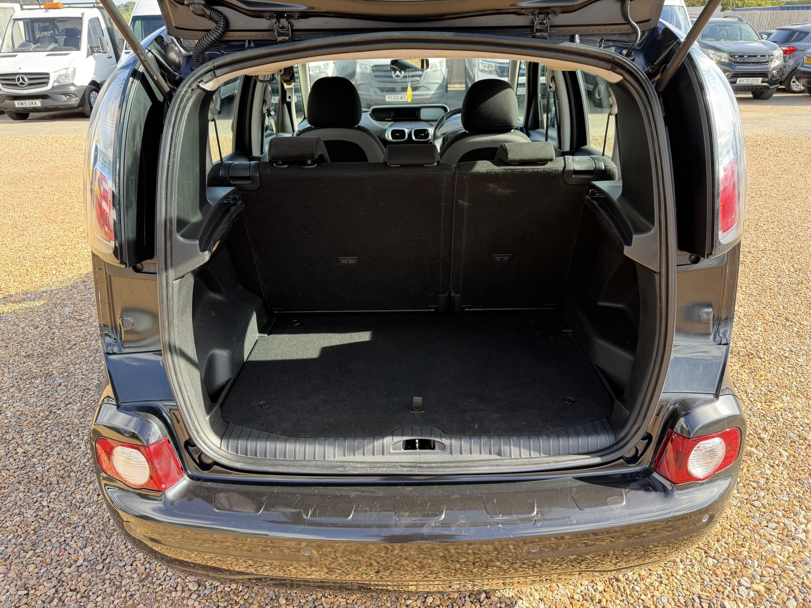 2010 Citroen C3 Picasso 1.6 HDi Airdream + MPV 5dr Diesel Manual Euro 5 (90 ps) - Thumbnail 11