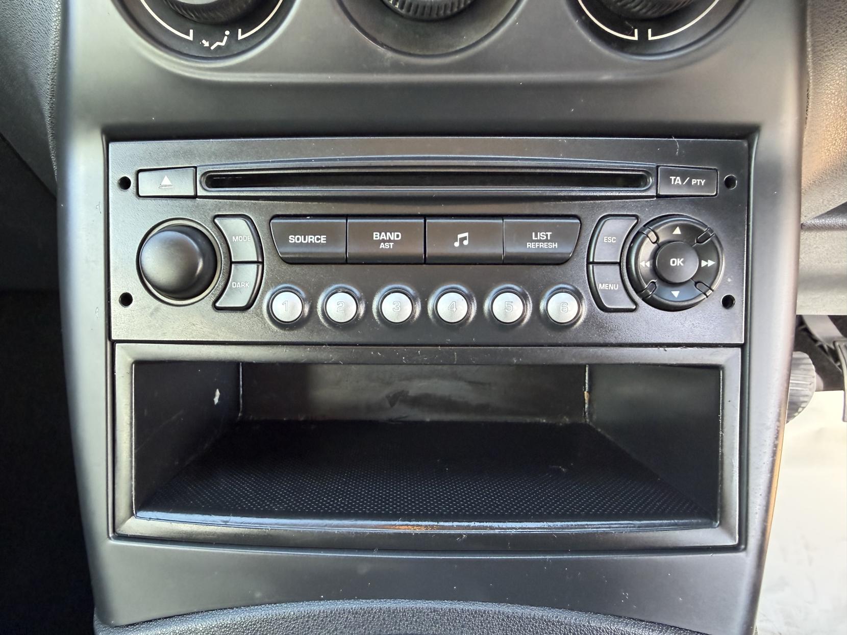 2010 Citroen C3 Picasso 1.6 HDi Airdream + MPV 5dr Diesel Manual Euro 5 (90 ps) - Thumbnail 23