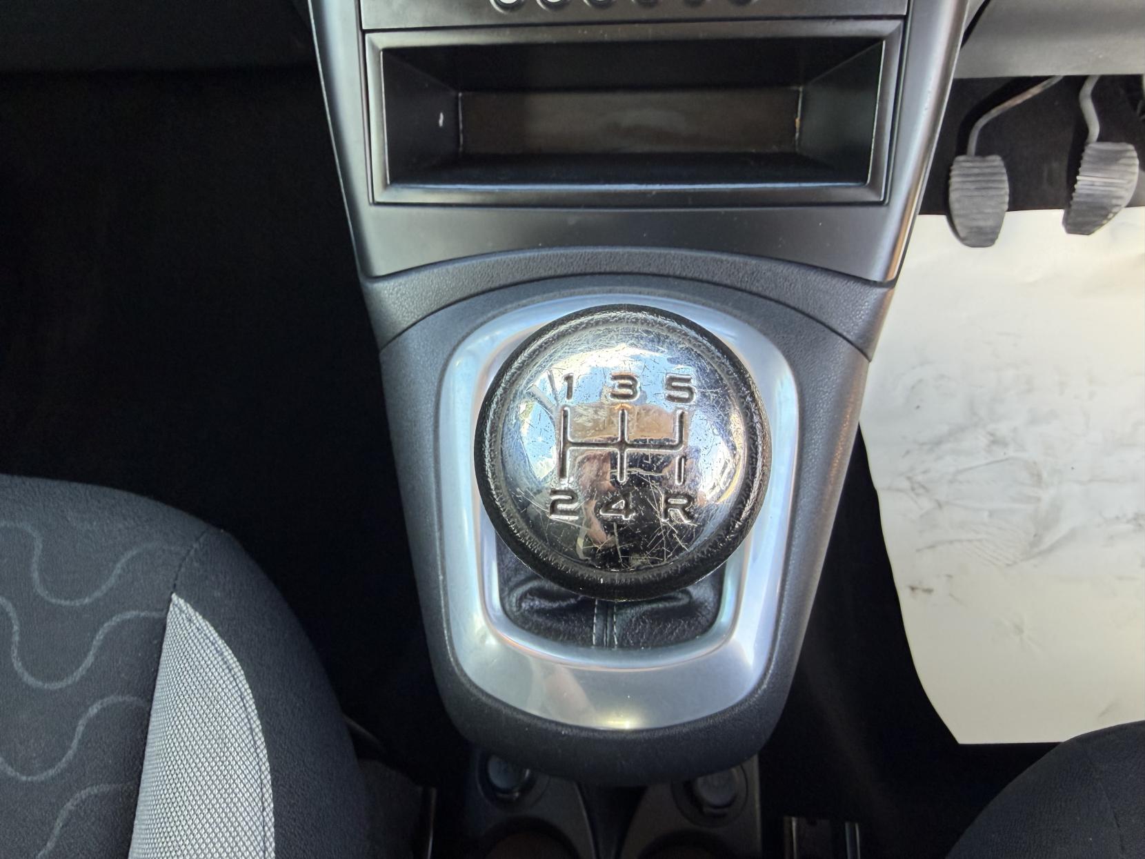 2010 Citroen C3 Picasso 1.6 HDi Airdream + MPV 5dr Diesel Manual Euro 5 (90 ps) - Thumbnail 28
