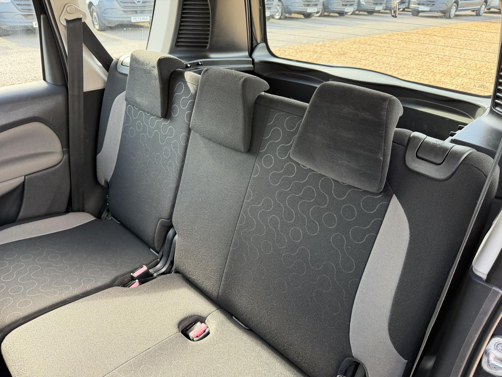 2010 Citroen C3 Picasso 1.6 HDi Airdream + MPV 5dr Diesel Manual Euro 5 (90 ps) - Thumbnail 33