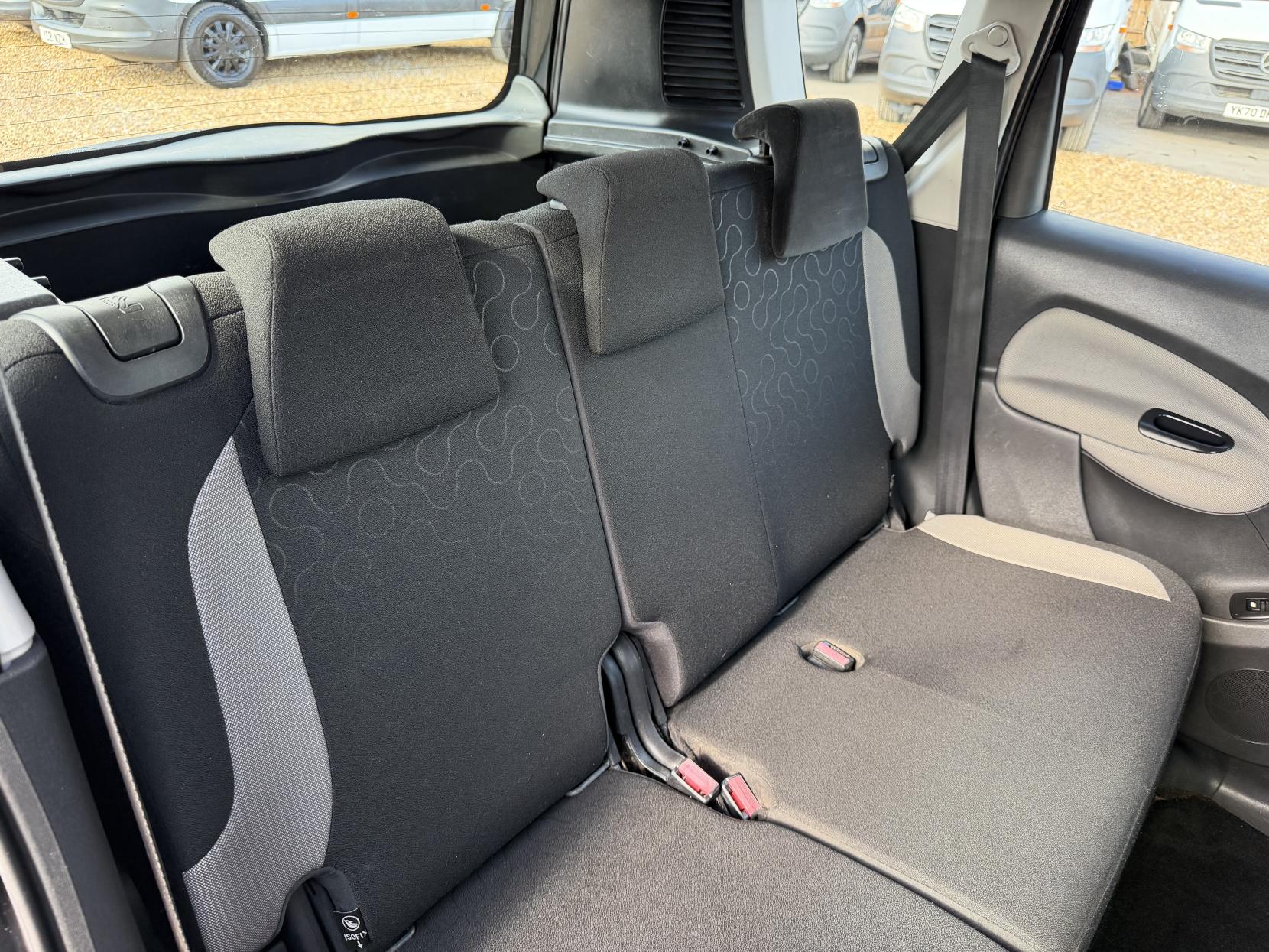 2010 Citroen C3 Picasso 1.6 HDi Airdream + MPV 5dr Diesel Manual Euro 5 (90 ps) - Thumbnail 31