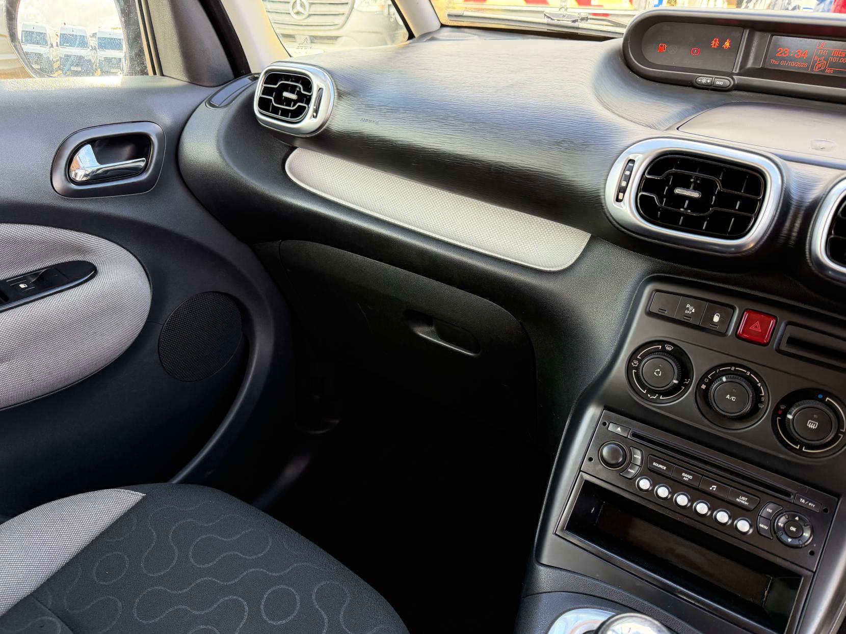 2010 Citroen C3 Picasso 1.6 HDi Airdream + MPV 5dr Diesel Manual Euro 5 (90 ps) - Thumbnail 29