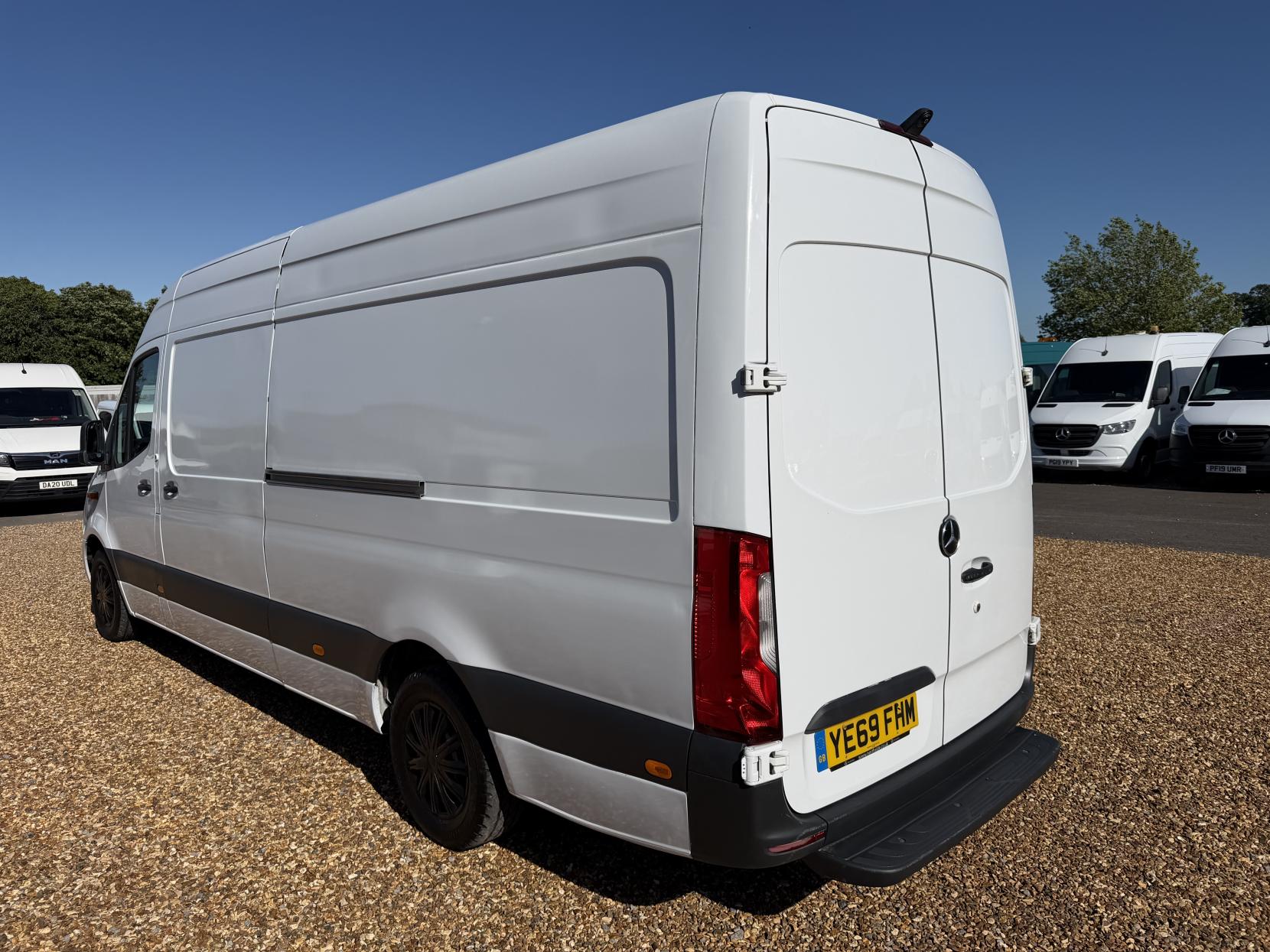 2019 Mercedes-Benz Sprinter 2.1 311 CDI Panel Van 5dr Diesel Manual RWD L3 H2 Euro 6 (114 ps) - Thumbnail 9