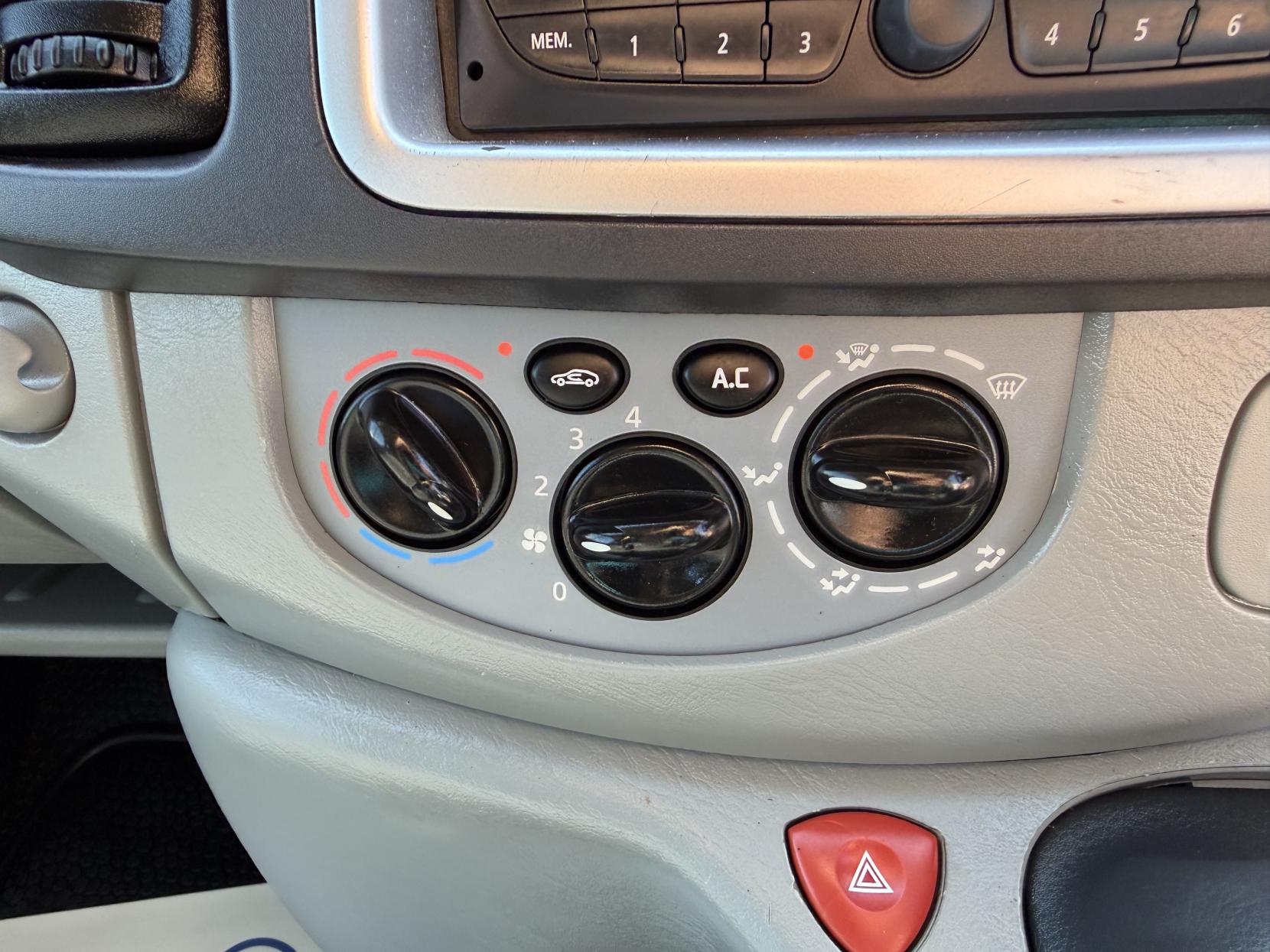 2011 Vauxhall Vivaro 2.0 CDTi Sportive Panel Van 4dr Diesel Manual FWD L1 (195 g/km, 113 bhp) - Thumbnail 49
