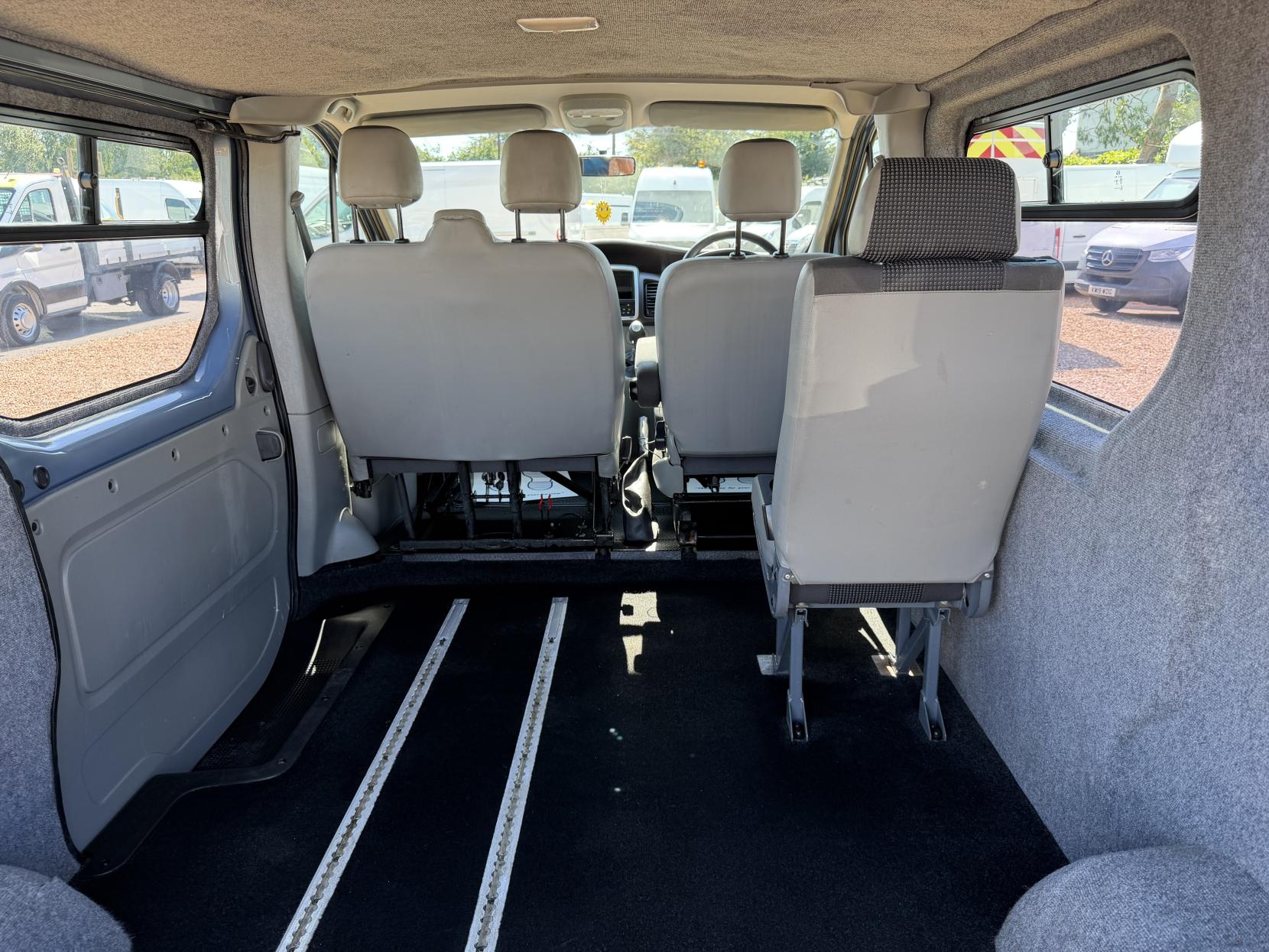 2011 Vauxhall Vivaro 2.0 CDTi Sportive Panel Van 4dr Diesel Manual FWD L1 (195 g/km, 113 bhp) - Thumbnail 40