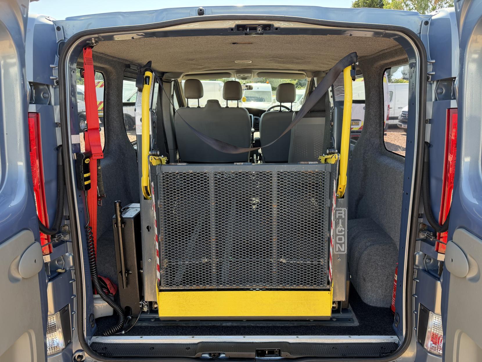 2011 Vauxhall Vivaro 2.0 CDTi Sportive Panel Van 4dr Diesel Manual FWD L1 (195 g/km, 113 bhp) - Thumbnail 28
