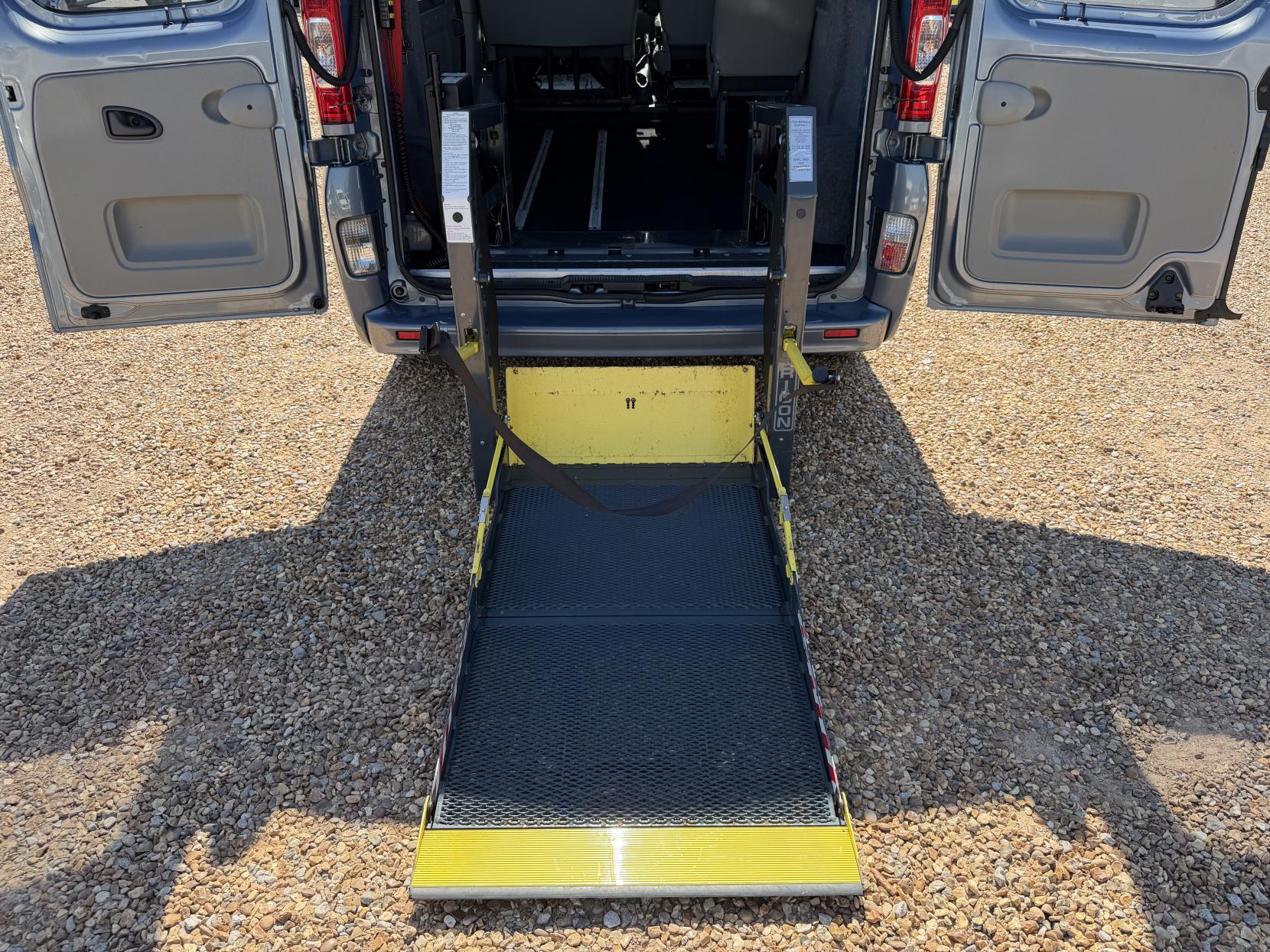 2011 Vauxhall Vivaro 2.0 CDTi Sportive Panel Van 4dr Diesel Manual FWD L1 (195 g/km, 113 bhp) - Thumbnail 32