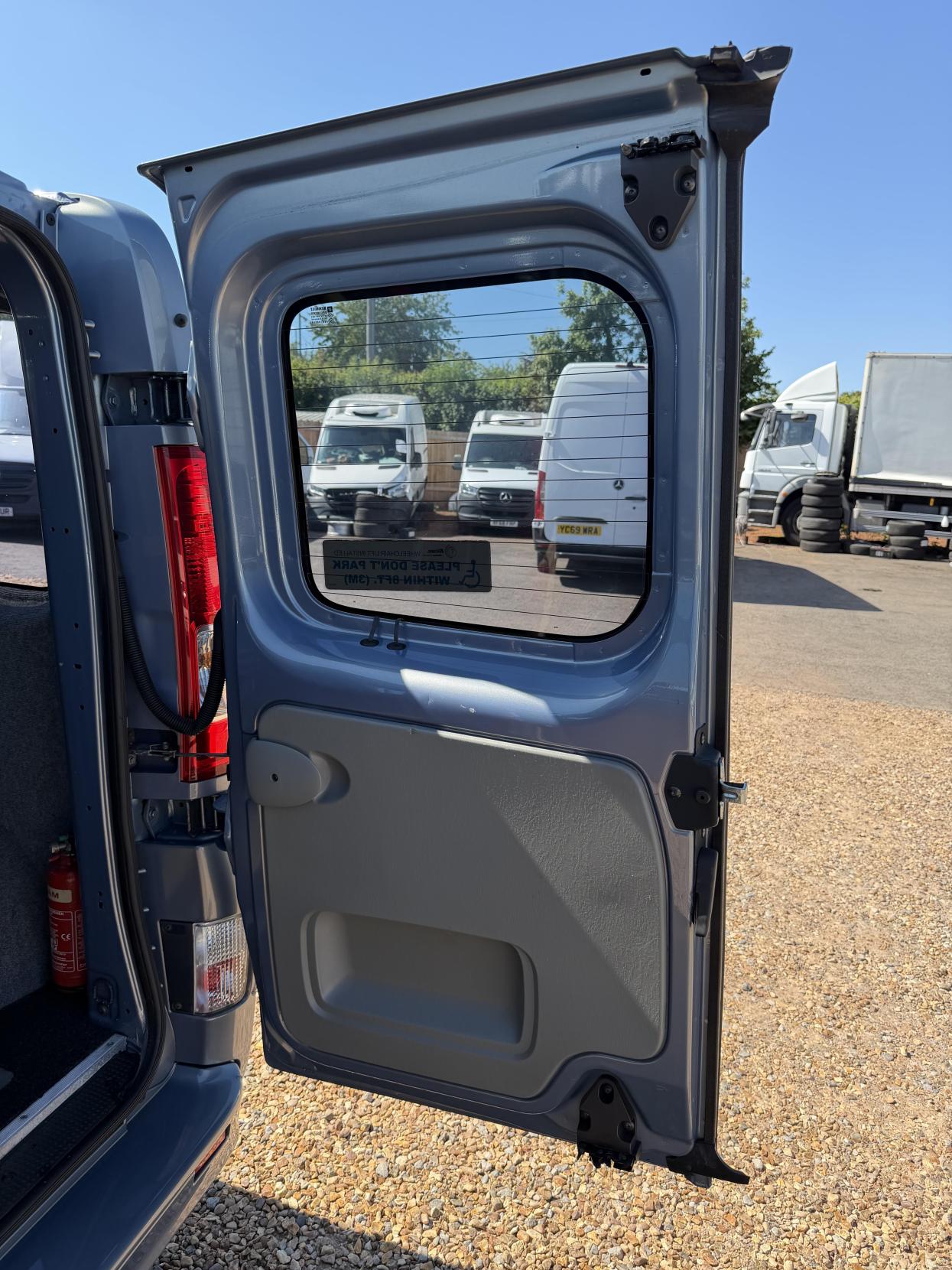 2011 Vauxhall Vivaro 2.0 CDTi Sportive Panel Van 4dr Diesel Manual FWD L1 (195 g/km, 113 bhp) - Thumbnail 27