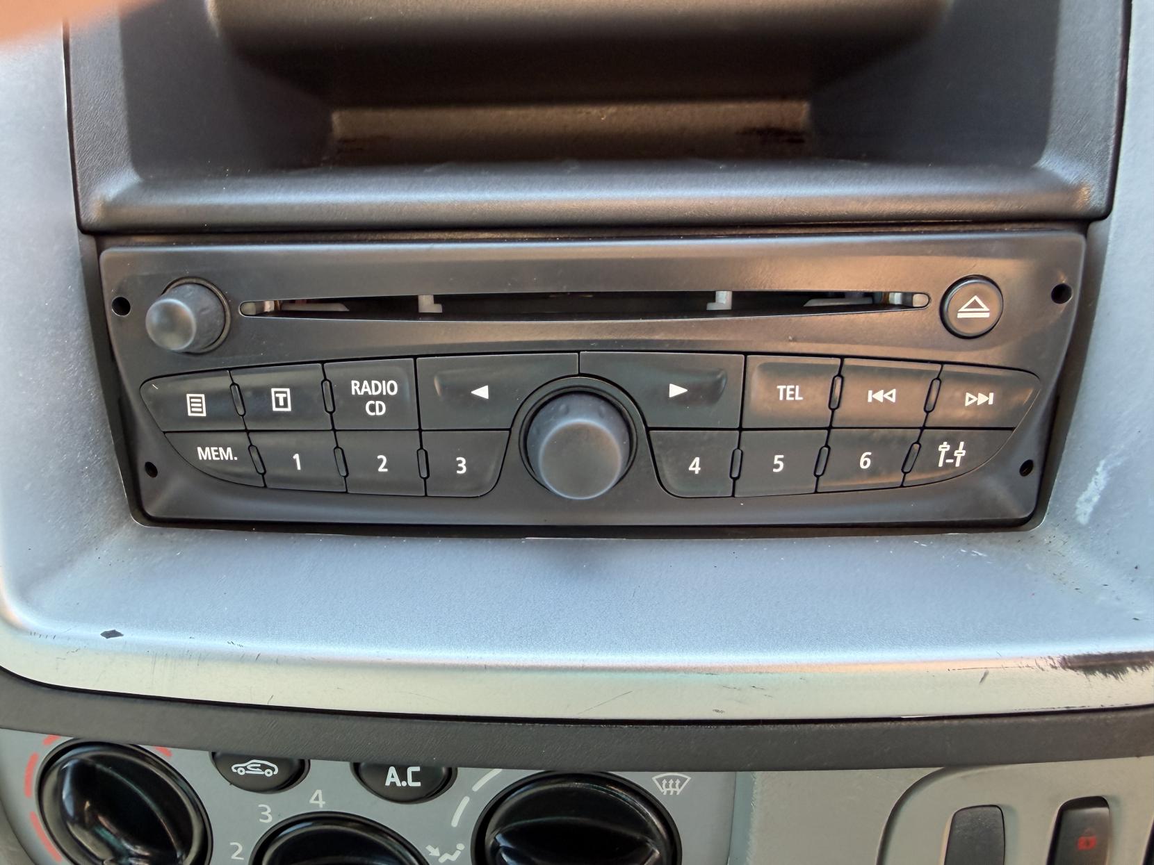2011 Vauxhall Vivaro 2.0 CDTi Sportive Panel Van 4dr Diesel Manual FWD L1 (195 g/km, 113 bhp) - Thumbnail 50