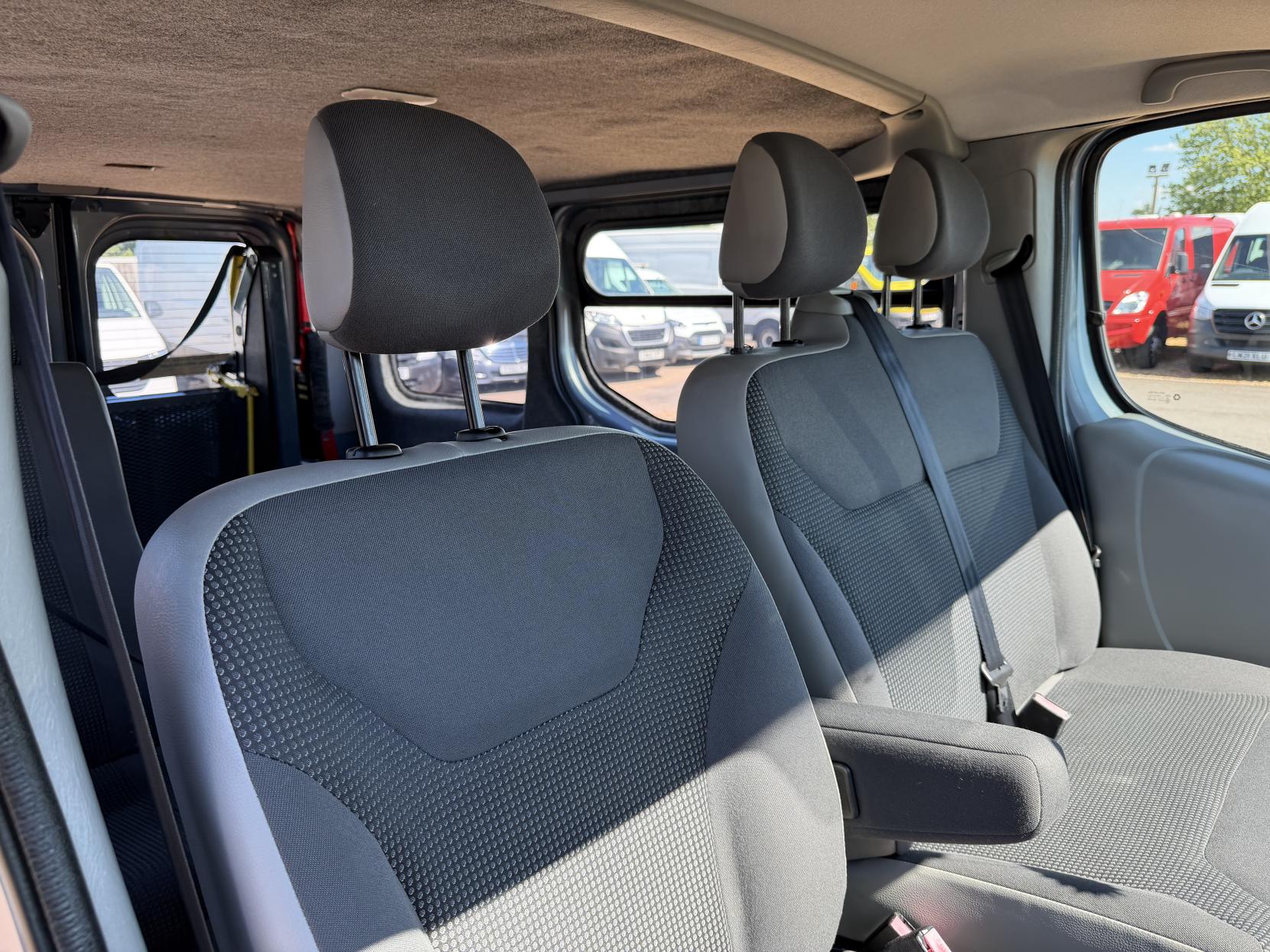 2011 Vauxhall Vivaro 2.0 CDTi Sportive Panel Van 4dr Diesel Manual FWD L1 (195 g/km, 113 bhp) - Thumbnail 19