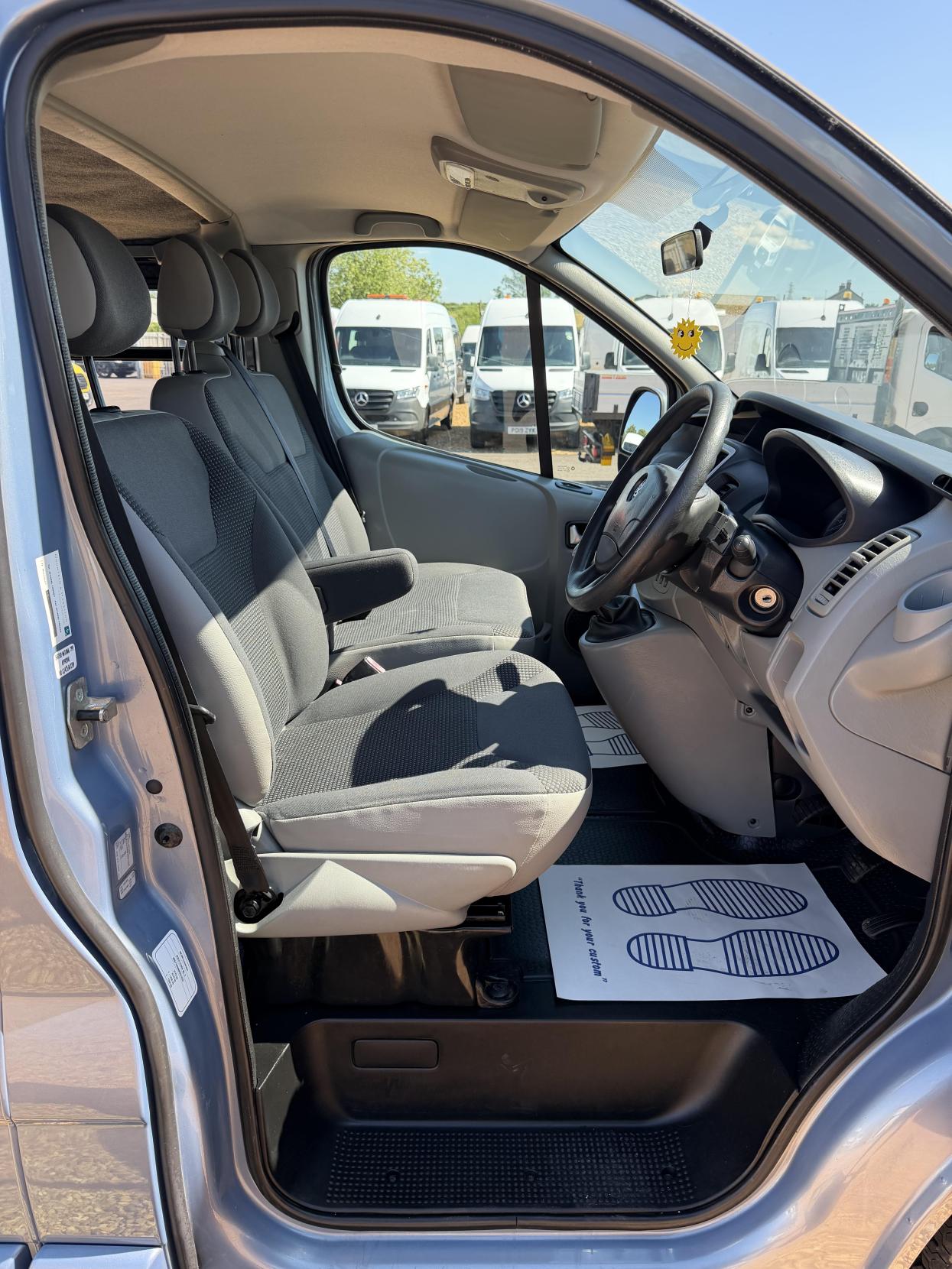 2011 Vauxhall Vivaro 2.0 CDTi Sportive Panel Van 4dr Diesel Manual FWD L1 (195 g/km, 113 bhp) - Thumbnail 15