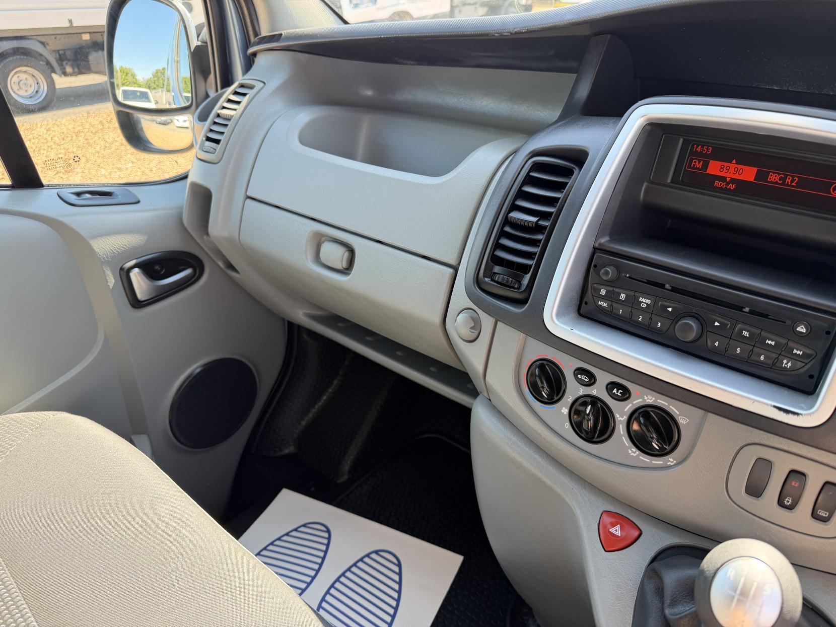 2011 Vauxhall Vivaro 2.0 CDTi Sportive Panel Van 4dr Diesel Manual FWD L1 (195 g/km, 113 bhp) - Thumbnail 47