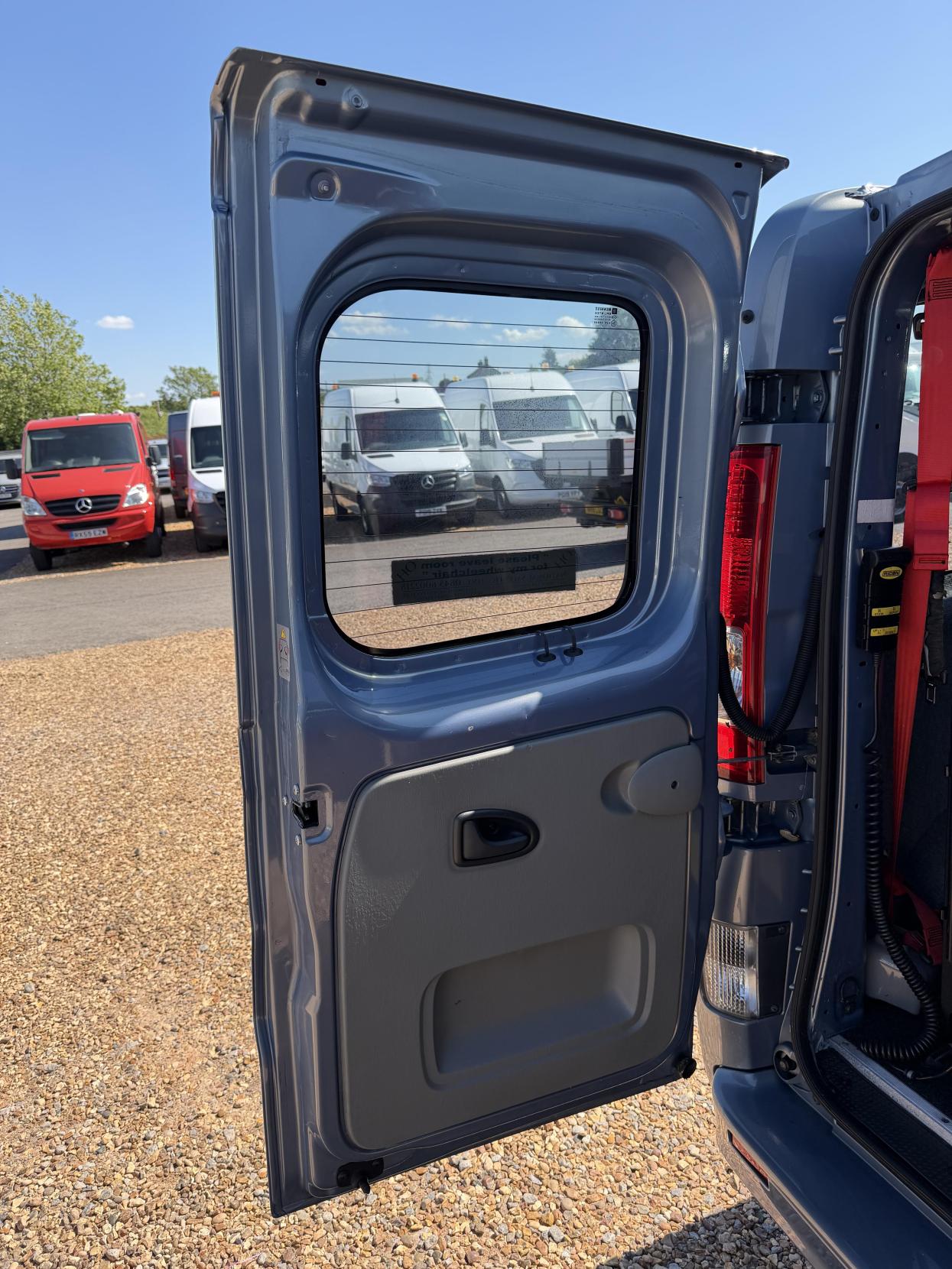 2011 Vauxhall Vivaro 2.0 CDTi Sportive Panel Van 4dr Diesel Manual FWD L1 (195 g/km, 113 bhp) - Thumbnail 24