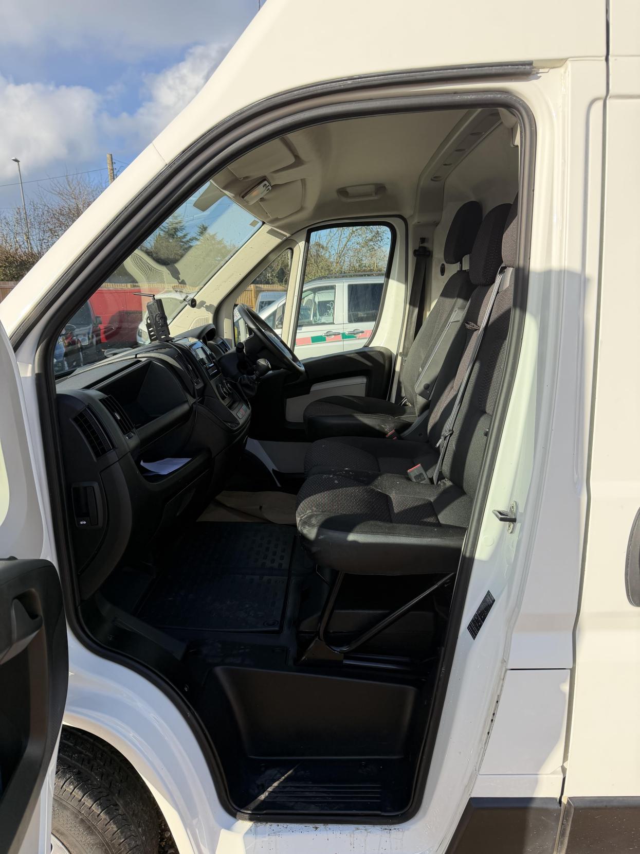 Citroen Relay 2.2 BlueHDi 35 Enterprise Panel Van 5dr Diesel Manual L3 Extra High Roof Euro 6 (s/s) (140 ps)