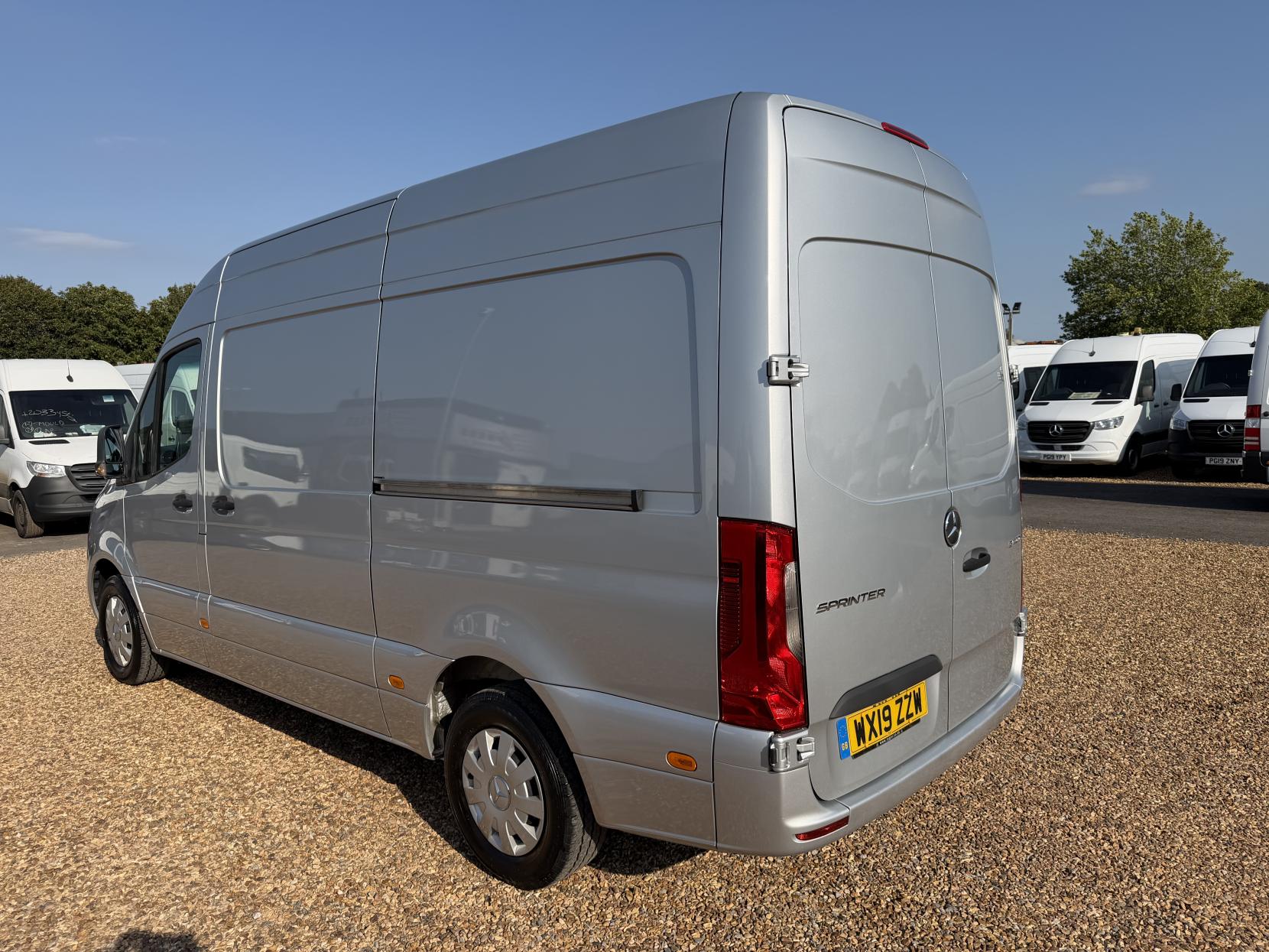 2019 Mercedes-Benz Sprinter 2.1 314 CDI Panel Van 5dr Diesel Manual RWD L2 H2 Euro 6 (143 ps) - Thumbnail 9