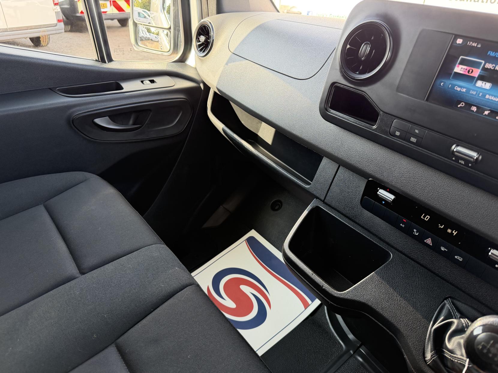 2019 Mercedes-Benz Sprinter 2.1 314 CDI Panel Van 5dr Diesel Manual RWD L2 H2 Euro 6 (143 ps) - Thumbnail 44