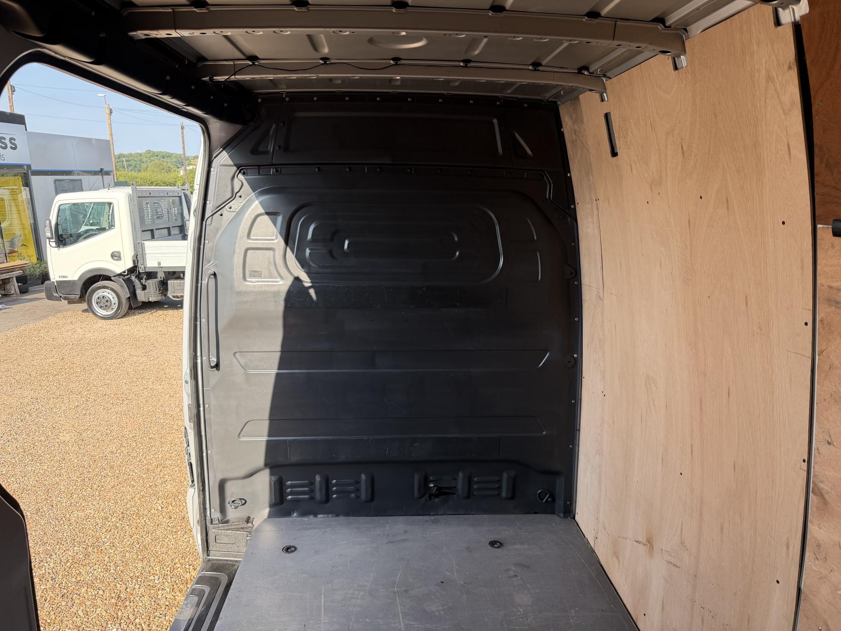 2019 Mercedes-Benz Sprinter 2.1 314 CDI Panel Van 5dr Diesel Manual RWD L2 H2 Euro 6 (143 ps) - Thumbnail 23