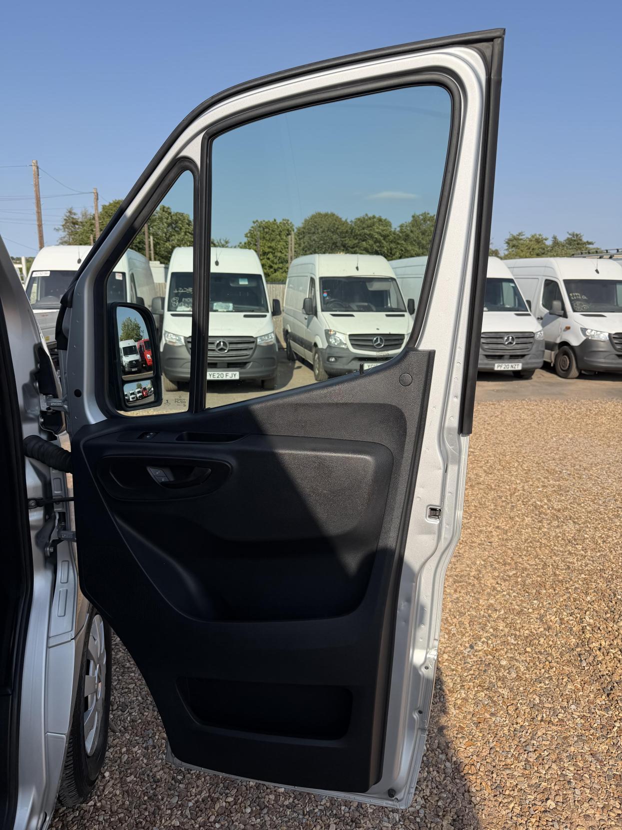 2019 Mercedes-Benz Sprinter 2.1 314 CDI Panel Van 5dr Diesel Manual RWD L2 H2 Euro 6 (143 ps) - Thumbnail 13